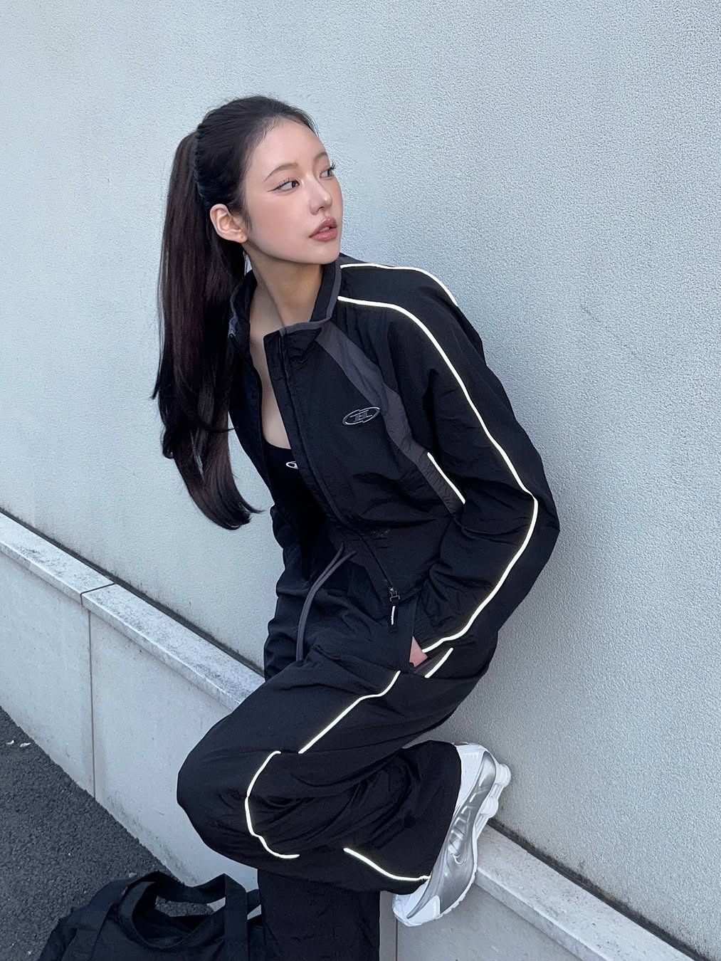 BORN TO WIN W Nylon Block Jacket Black, BORN TO WIN W Nylon Block String Pants Black 착용 스타일 - 3