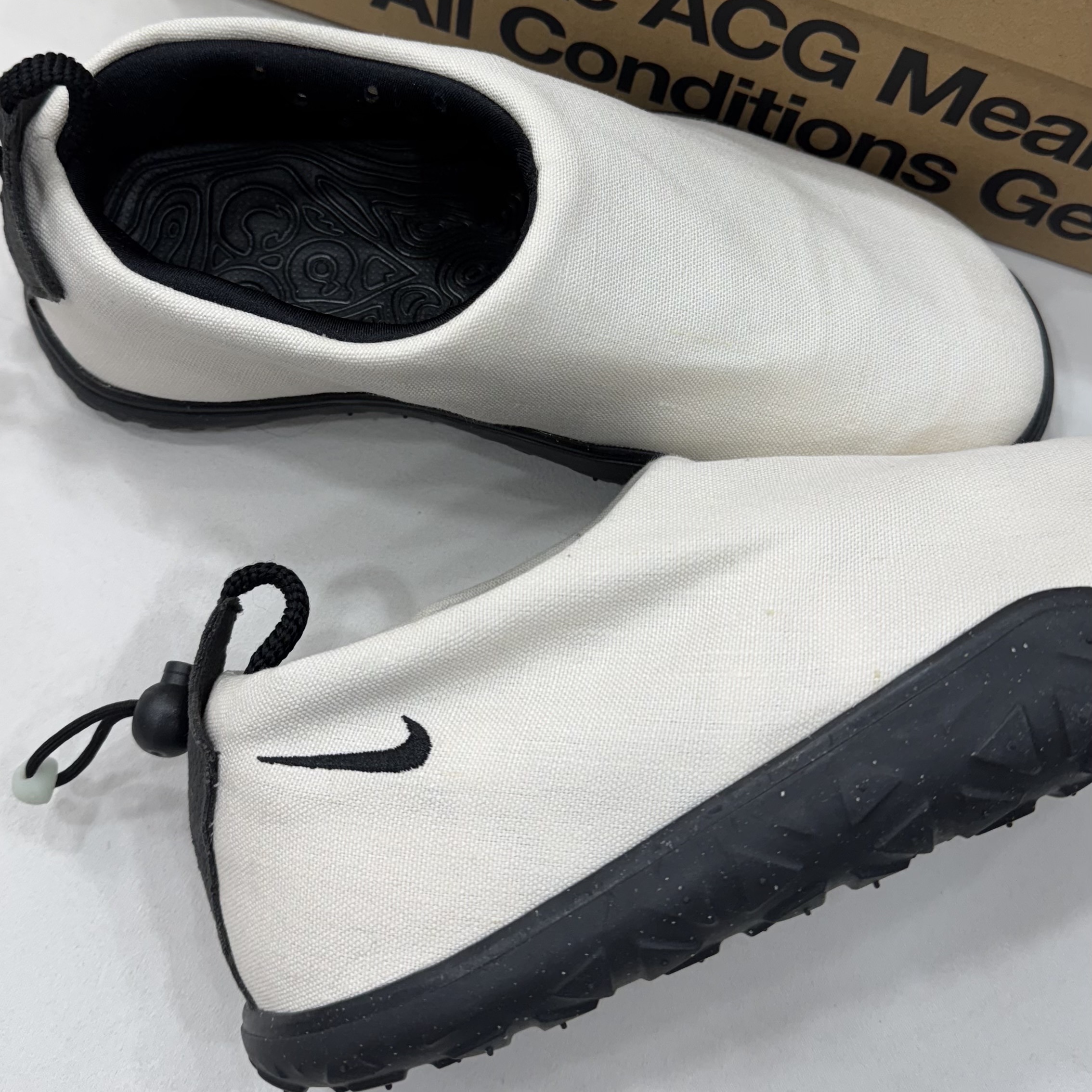 Nike ACG Moc Summit White and Black 착용 스타일