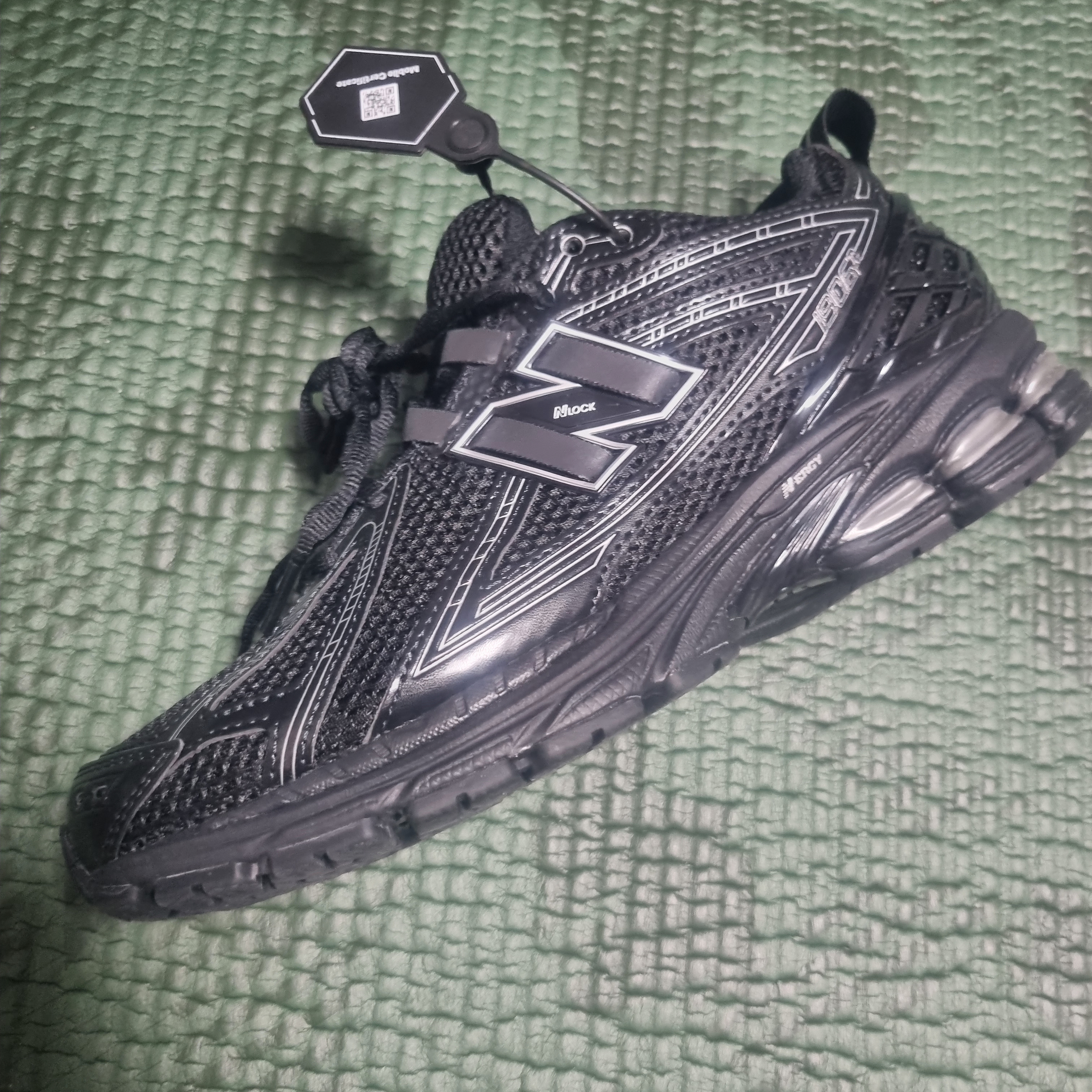 New Balance 1906R Black Silver Metallic 착용 스타일