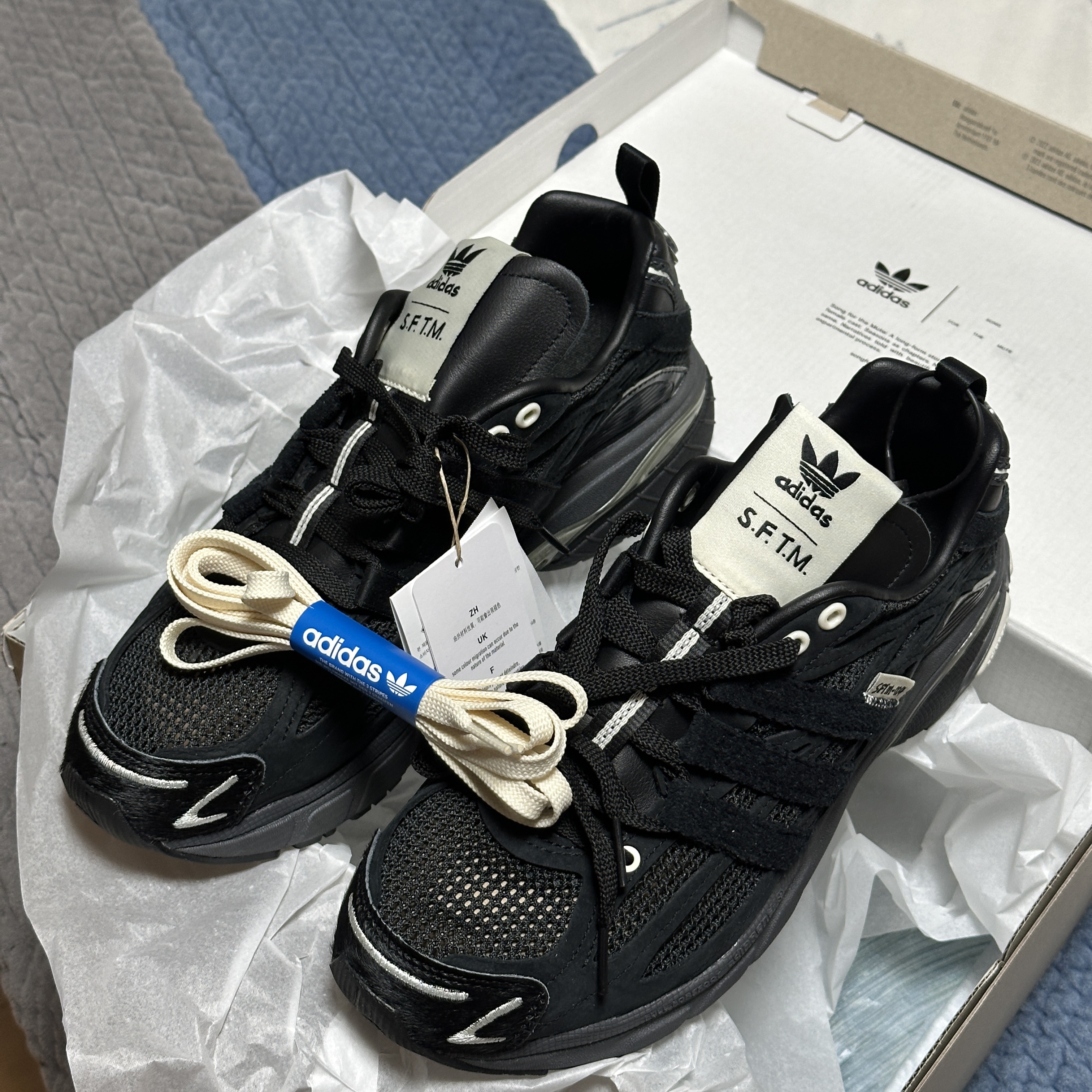 Adidas x Song for the Mute Adistar Cushion Core Black Cream White 착용 스타일