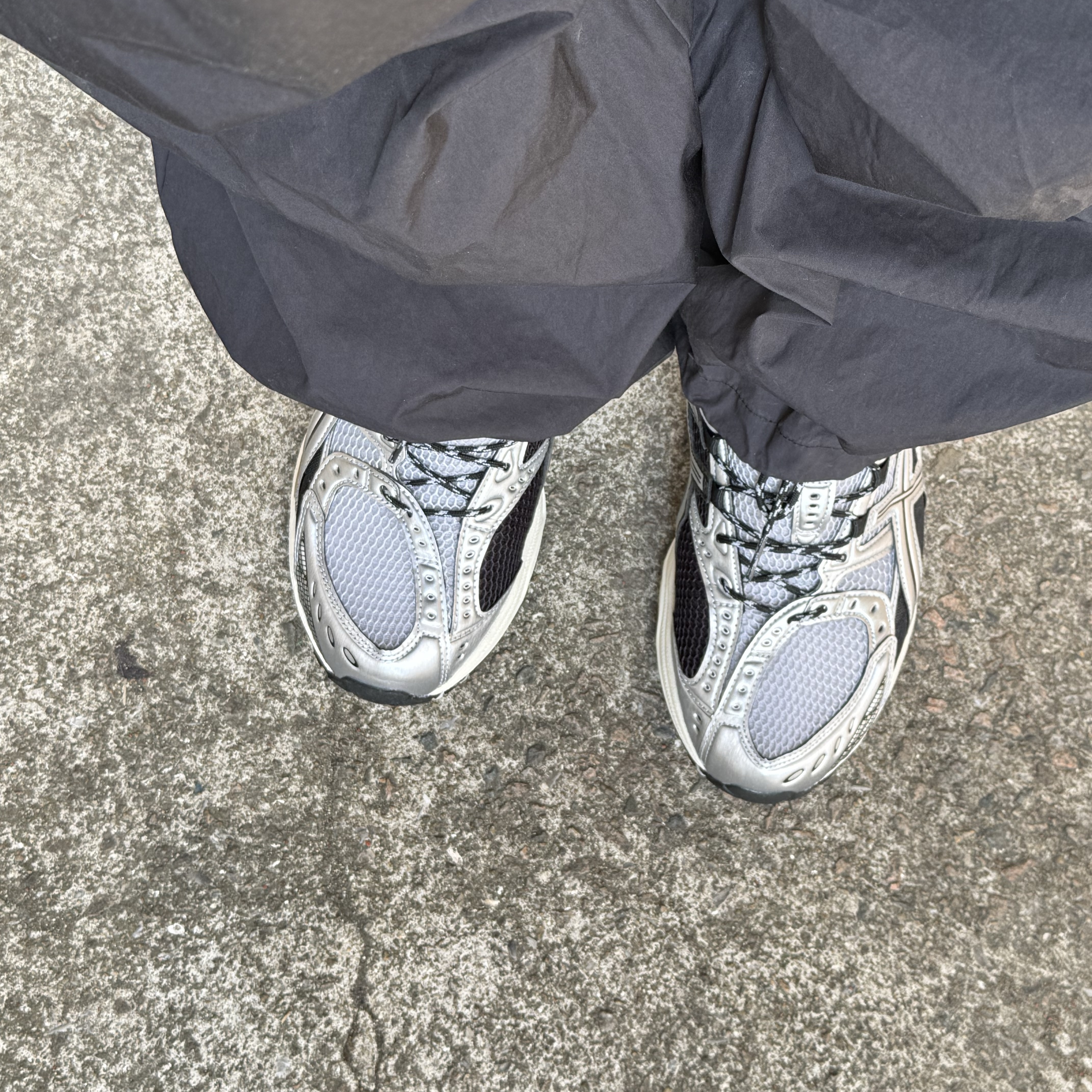 Asics Gel-Nimbus 10.1 Piedmont Grey Pure Silver 착용 스타일