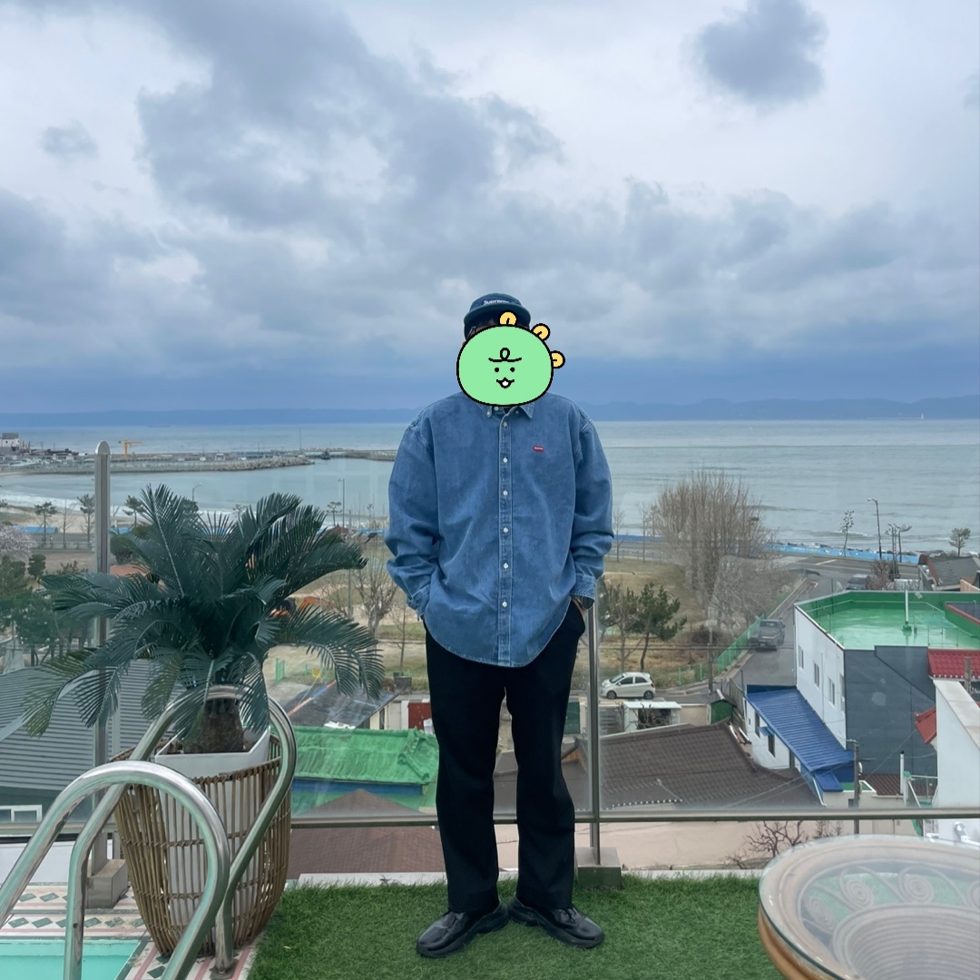 Supreme Small Box Denim Shirt Washed Indigo - 25SS, Supreme Washed Chino Twill Camp Cap Denim - 24FW 착용 스타일