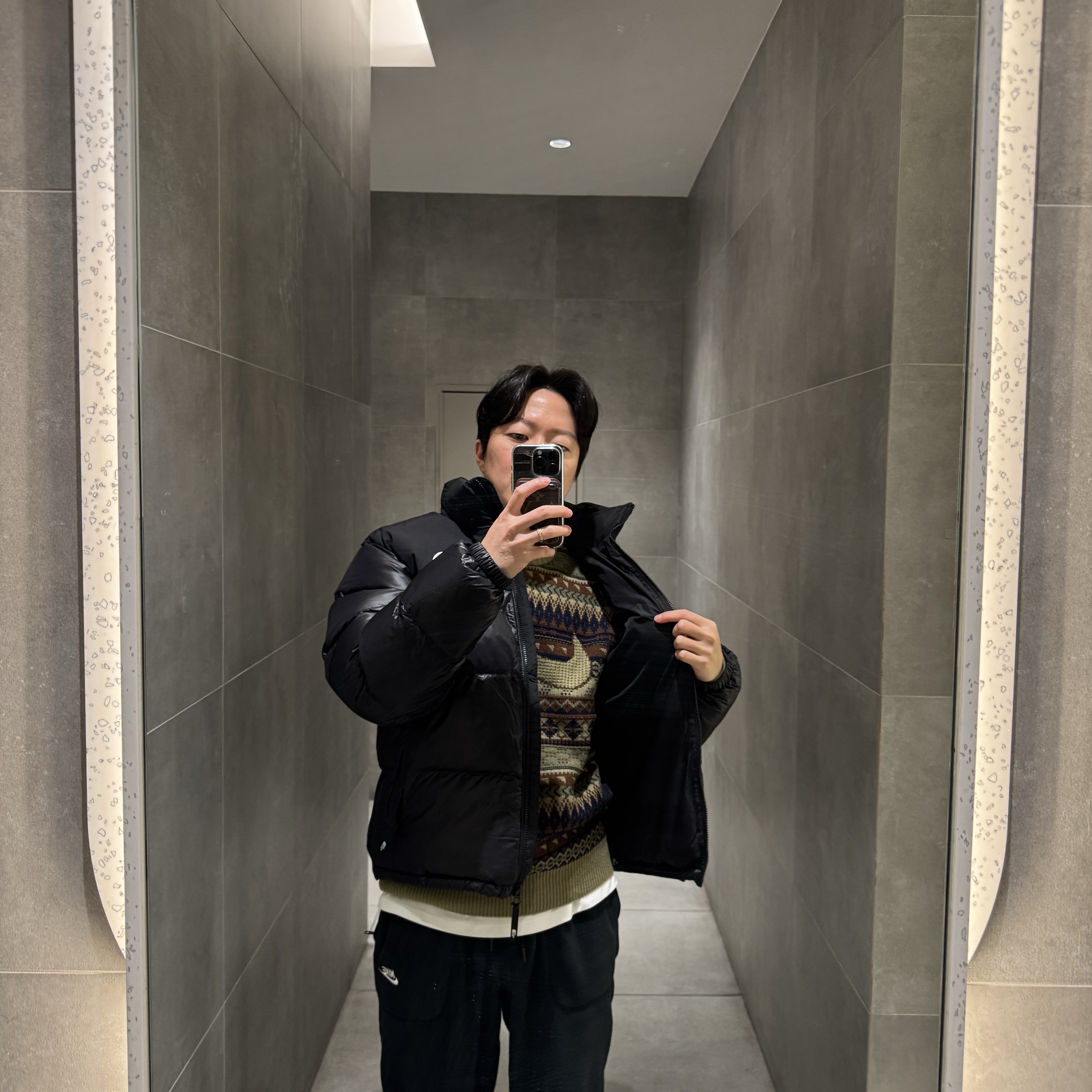 Nike Life Fair Isle Swoosh Sweater Neutral Olive - Asia 착용 스타일 - 1