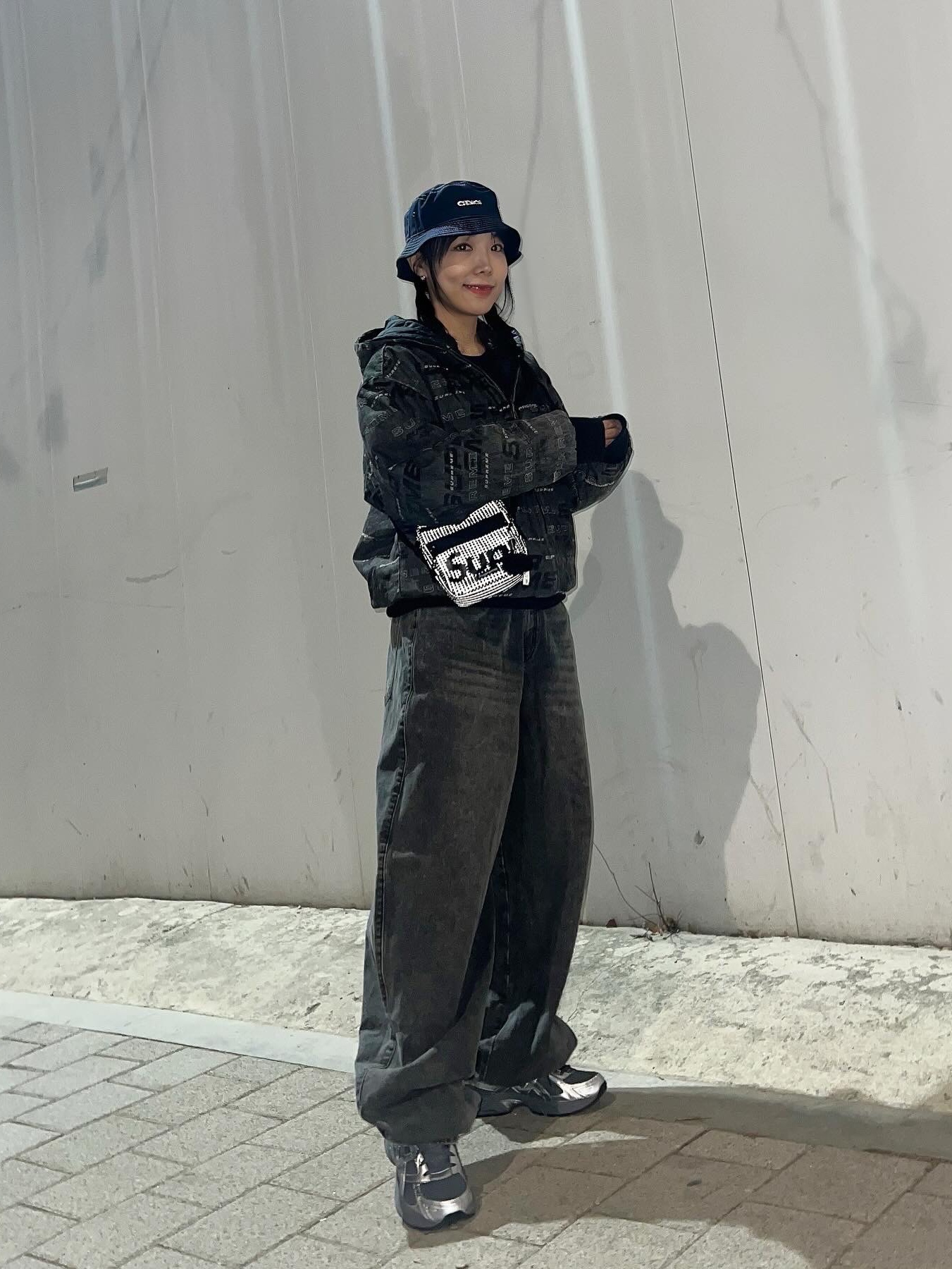 Asics Gel-1130 Steel Grey Pure Silver, Supreme Shoulder Bag Black - 24SS 착용 스타일 - 1