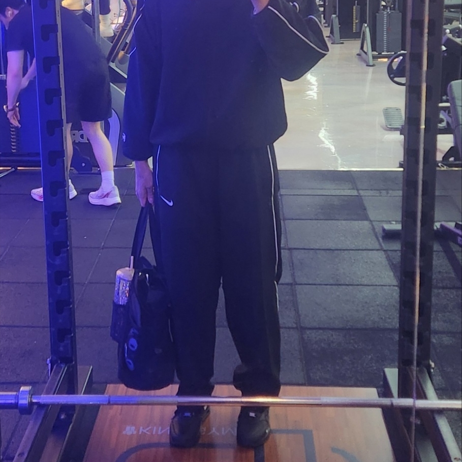 Supreme x Kate Moss Fleece Jacket Natural - 24FW, Supreme x Nike Zip Up Hooded Sweatshirt Heather Grey - 25SS 착용 스타일 - 4
