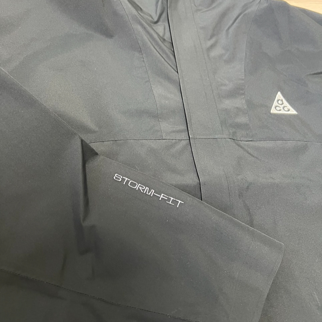 Nike ACG Storm-Fit ADV Cascade Rains Full Zip Jacket Black - Asia 착용 스타일