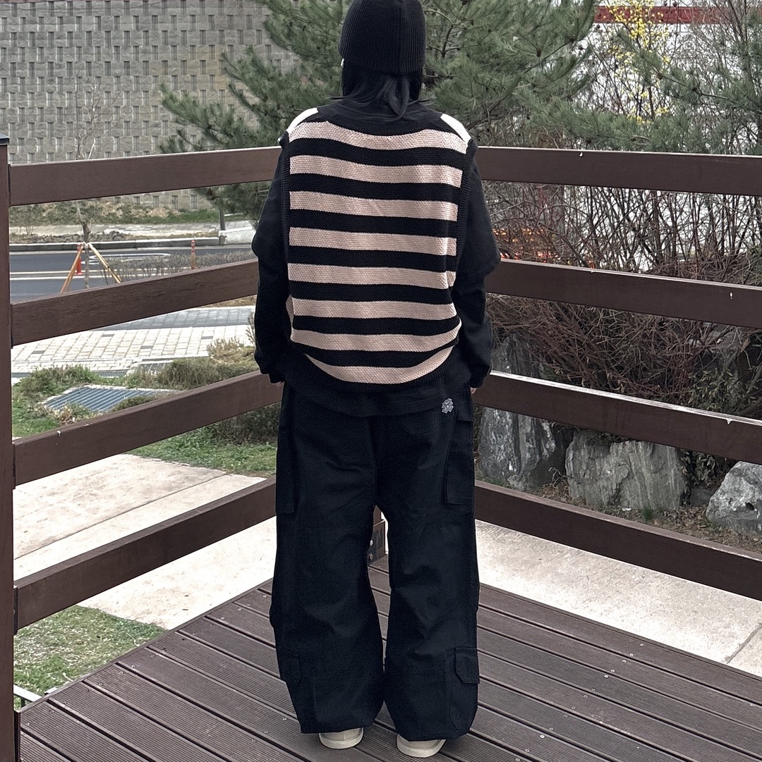 Flavorism VTG Washed Cargo Pants Black 착용 스타일 - 2