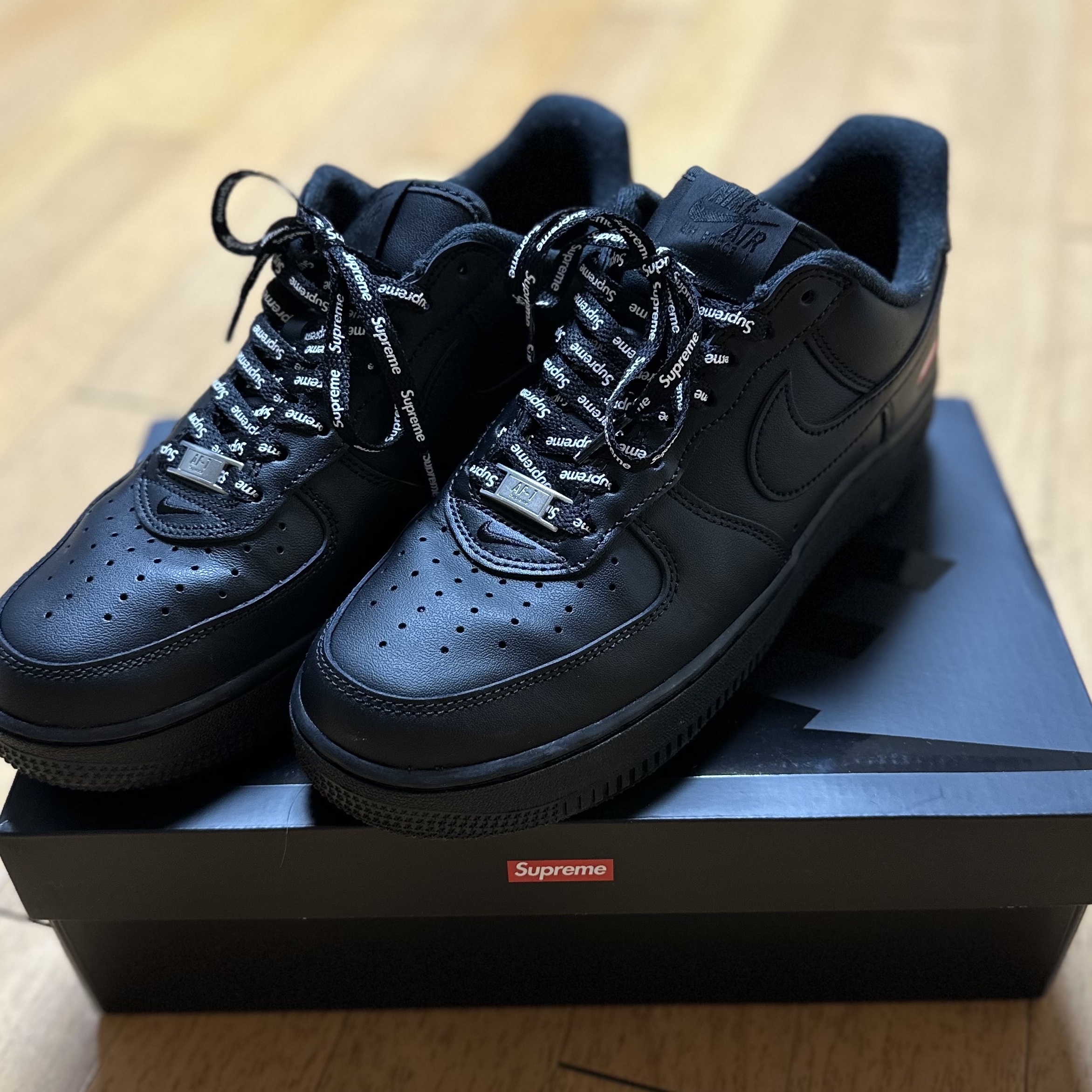 Nike x Supreme Air Force 1 Low Black 착용 스타일