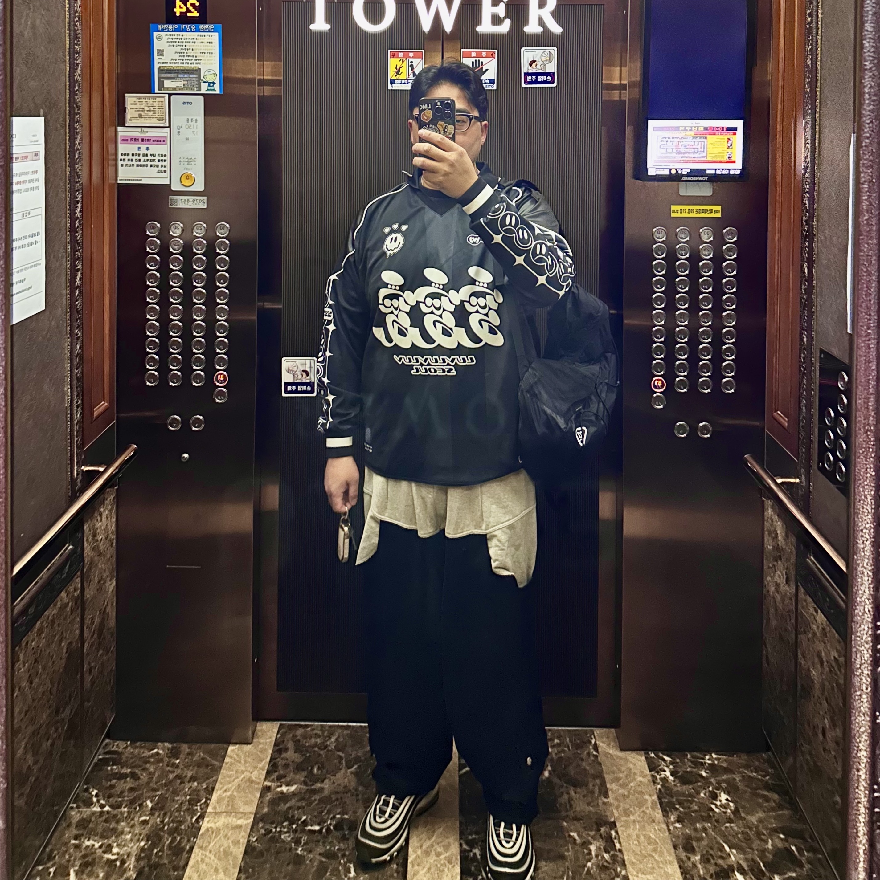 나이키 에어맥스 97 OG 블랙 볼트 아시아 착용 스타일 - 1