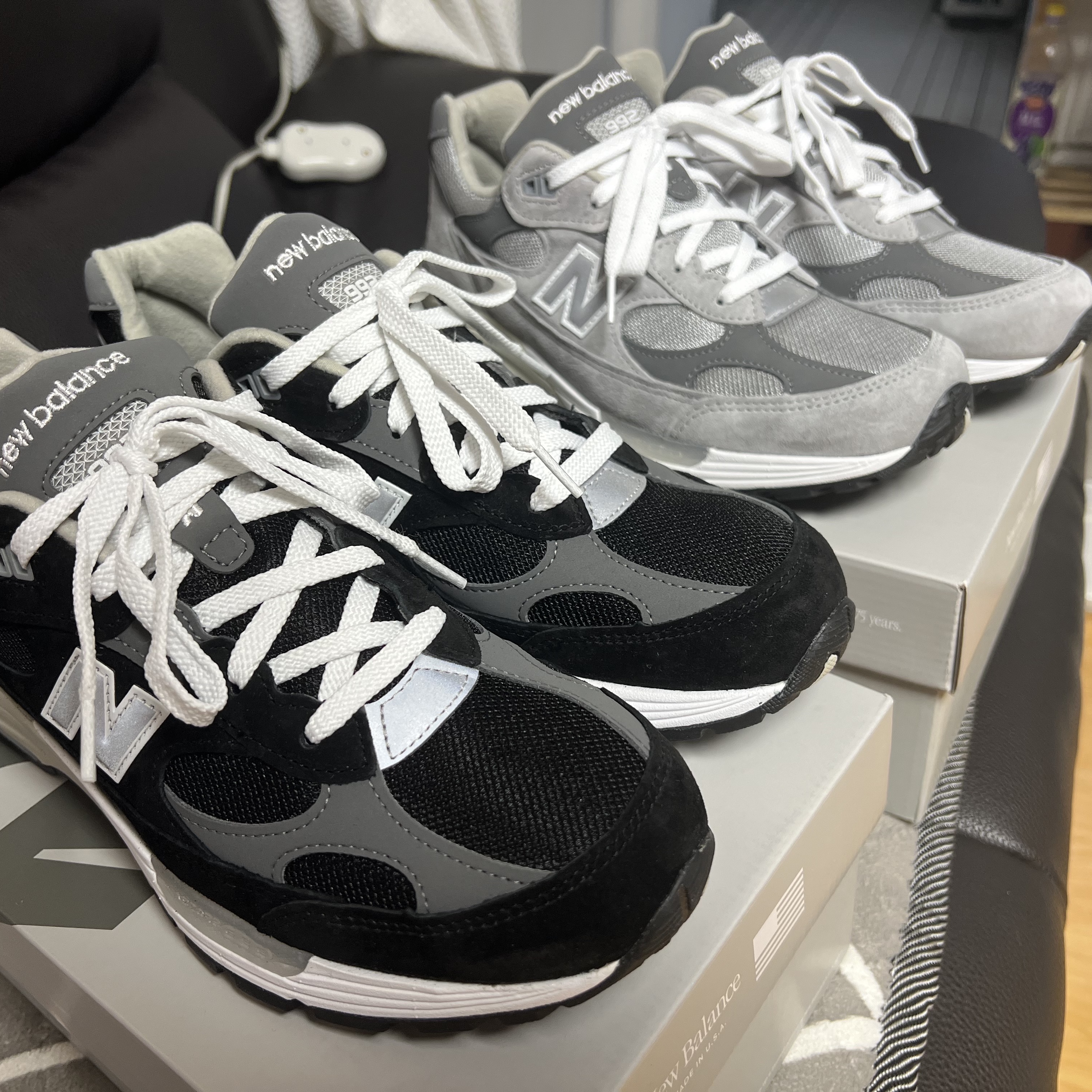 New Balance 992 Made in USA Core Grey Silver Metallic 착용 스타일 - 1