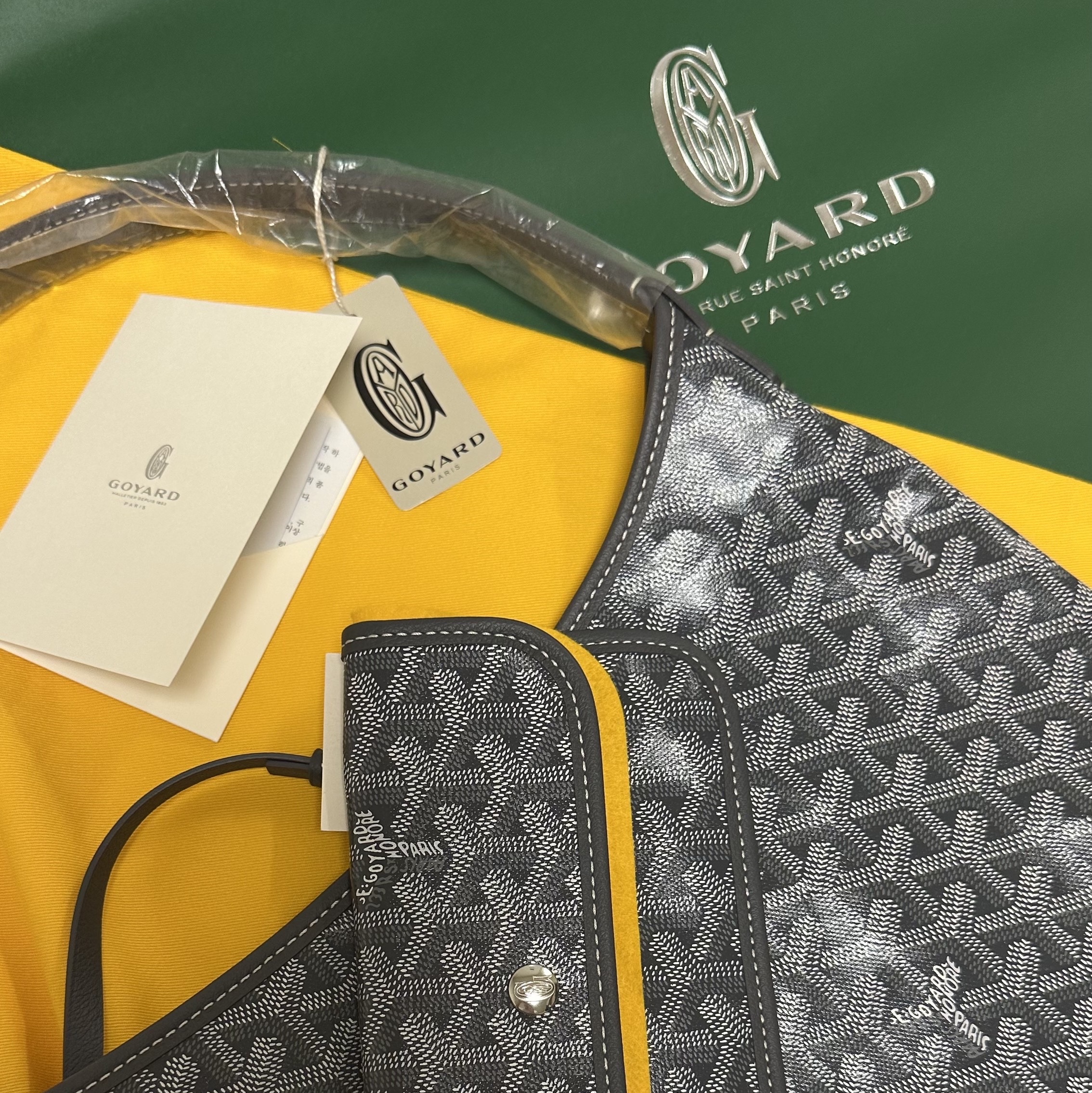 Goyard Boheme Hobo PM Bag Grey 착용 스타일