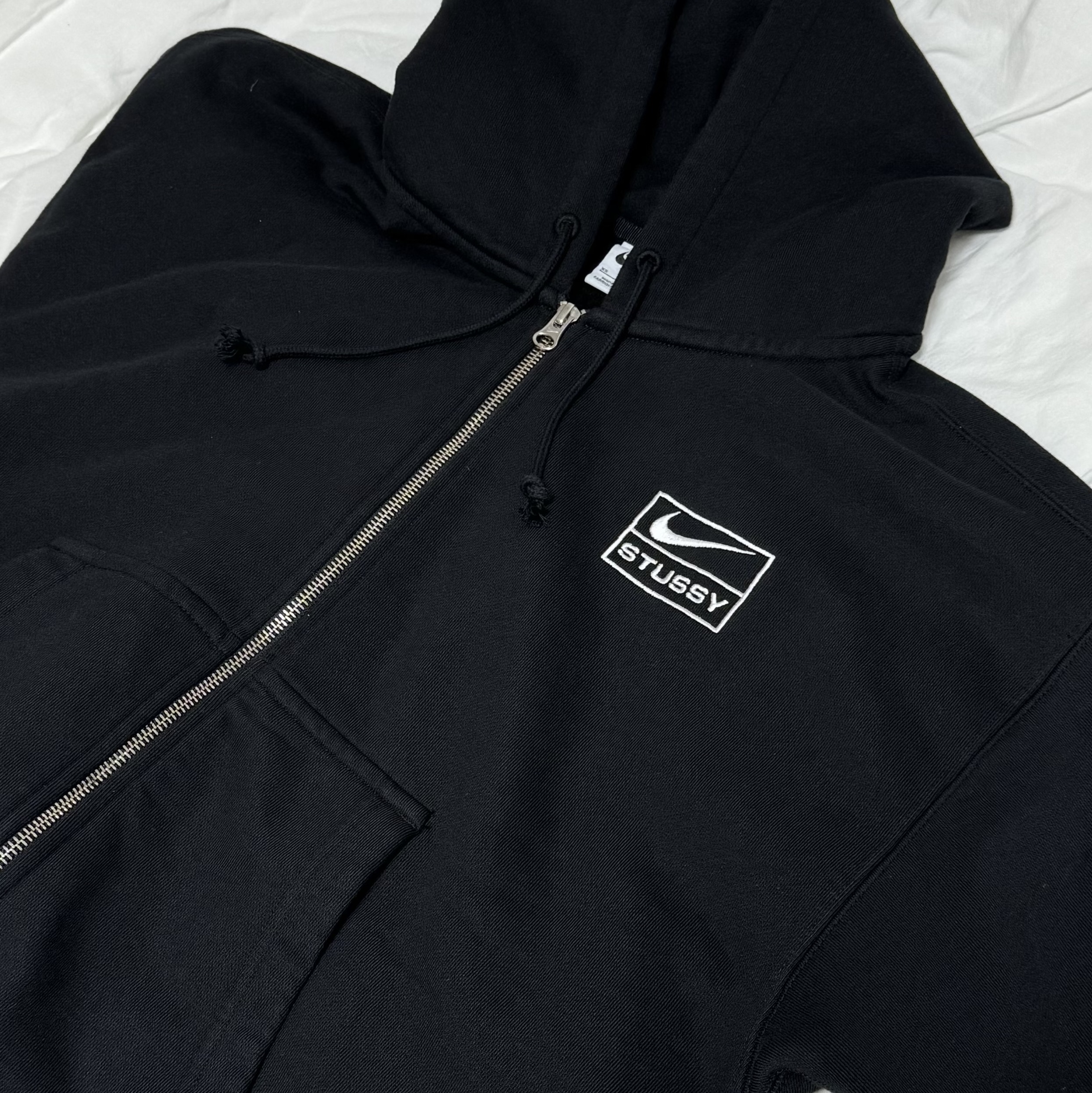 Nike x Stussy Full Zip Washed Fleece Hoodie Black (FJ9175-010) 착용 스타일 - 1