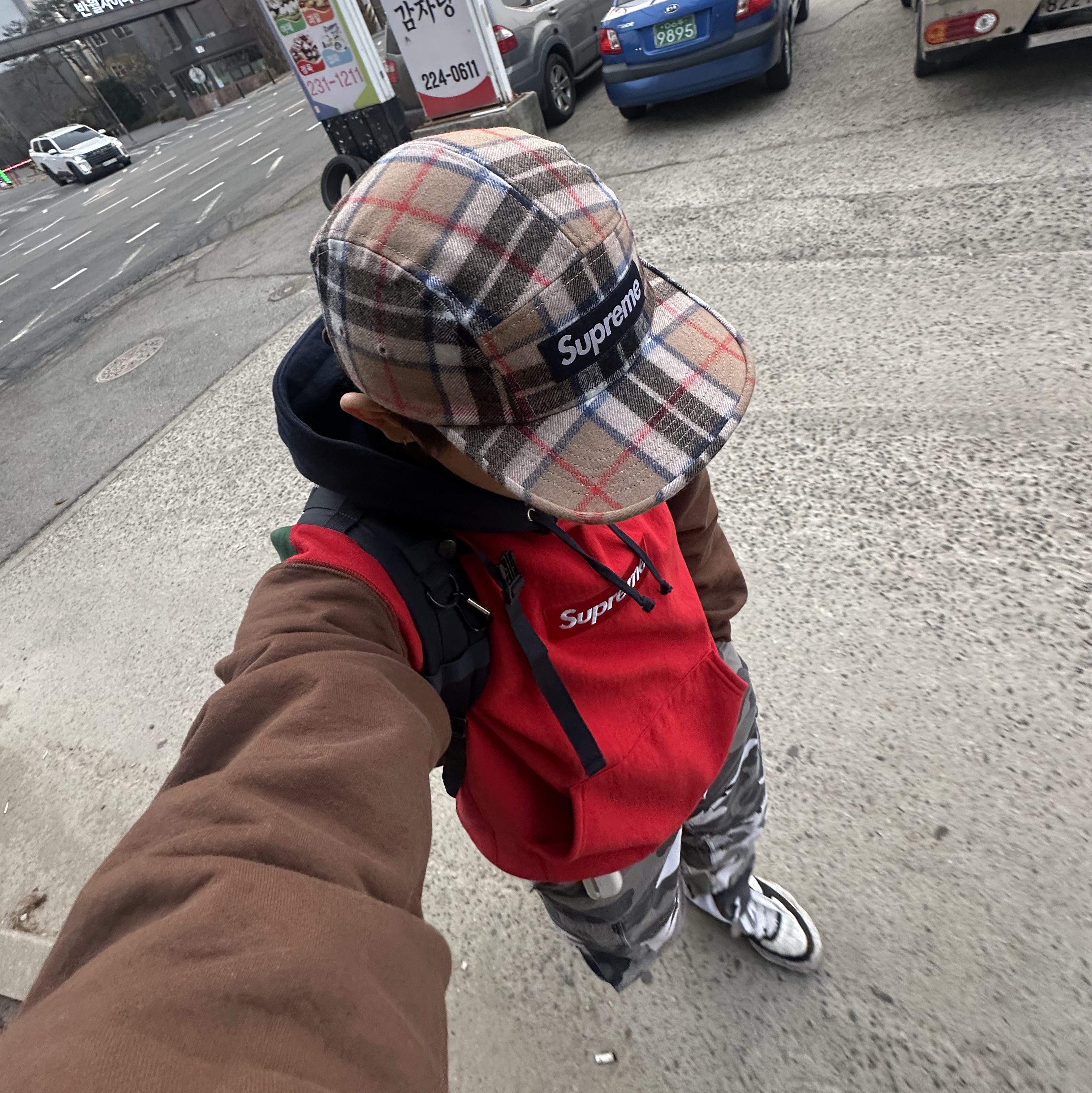 Supreme Lochcarron Camp Cap Tan Plaid - 24FW, Supreme Box Logo Hooded Sweatshirt Multicolor - 24FW 착용 스타일