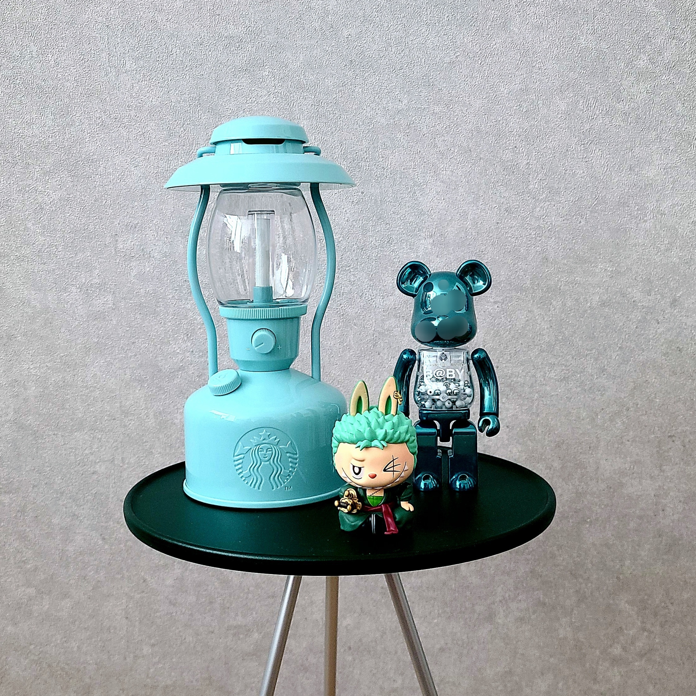 Starbucks Summer Night Singing Lantern Mint Blue (Korean Ver.), Starbucks x Helinox Side Table Green 착용 스타일 - 1