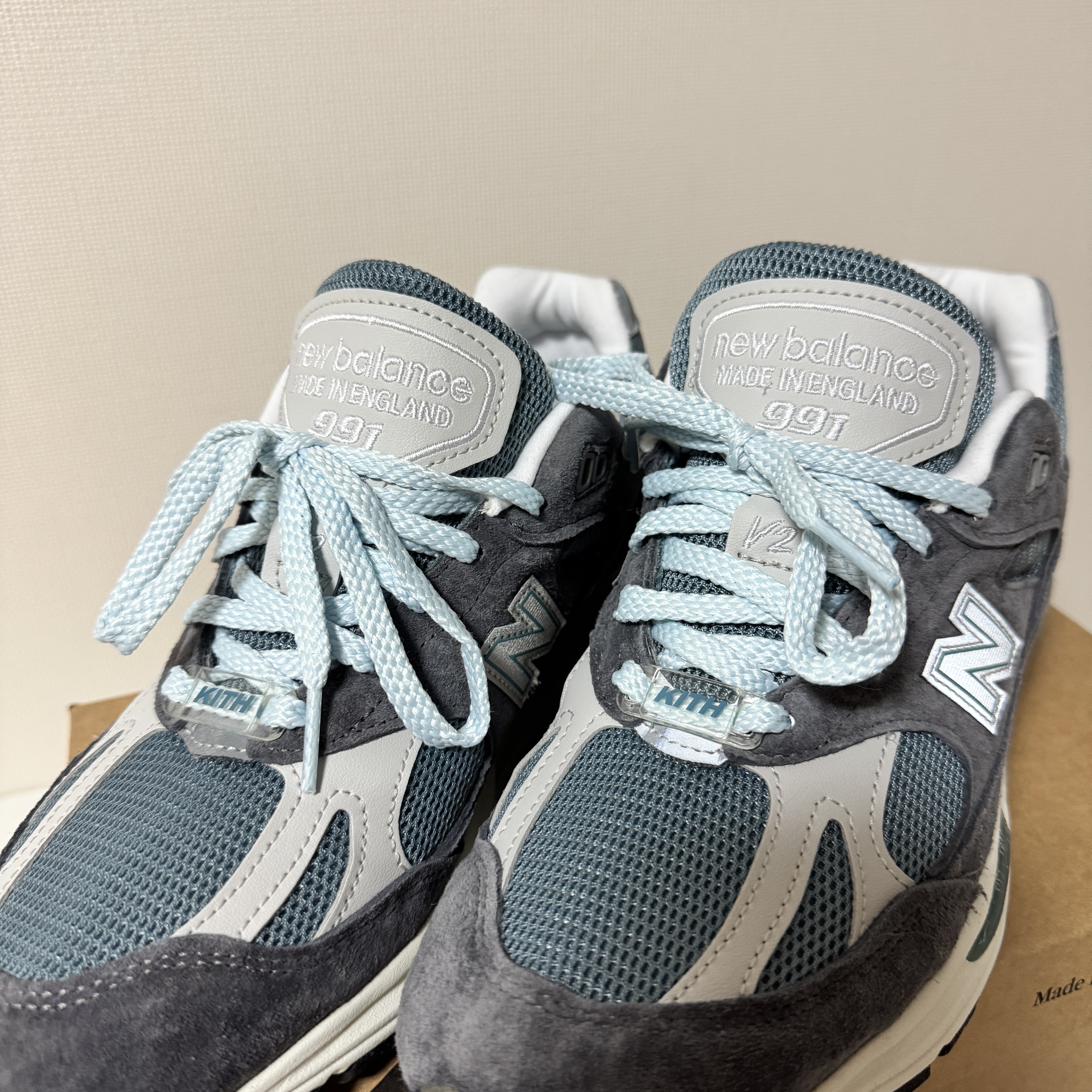New Balance x Kith 991v2 Made in UK Steel Blue Grey 착용 스타일 - 3
