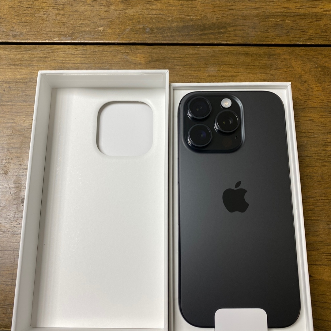 Apple iPhone 16 Pro 128GB Black Titanium (Korean Ver.) 착용 스타일