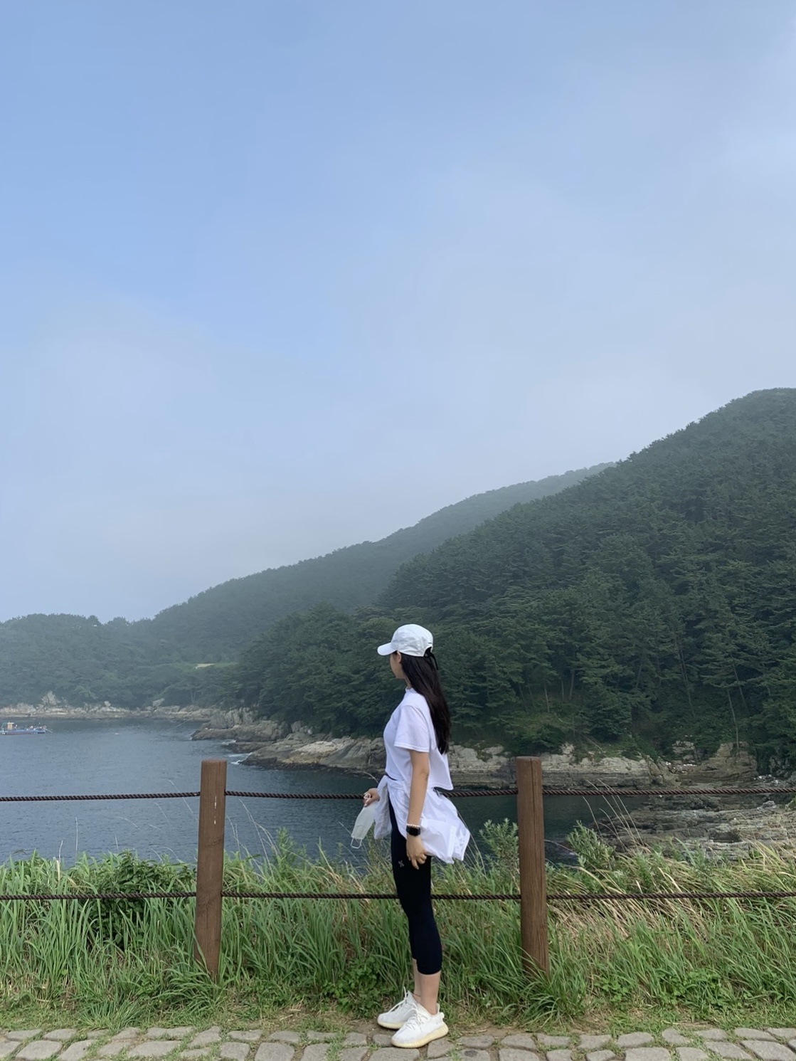 Adidas Yeezy Boost 350 V2 Cream/Triple White 착용 스타일 - 1
