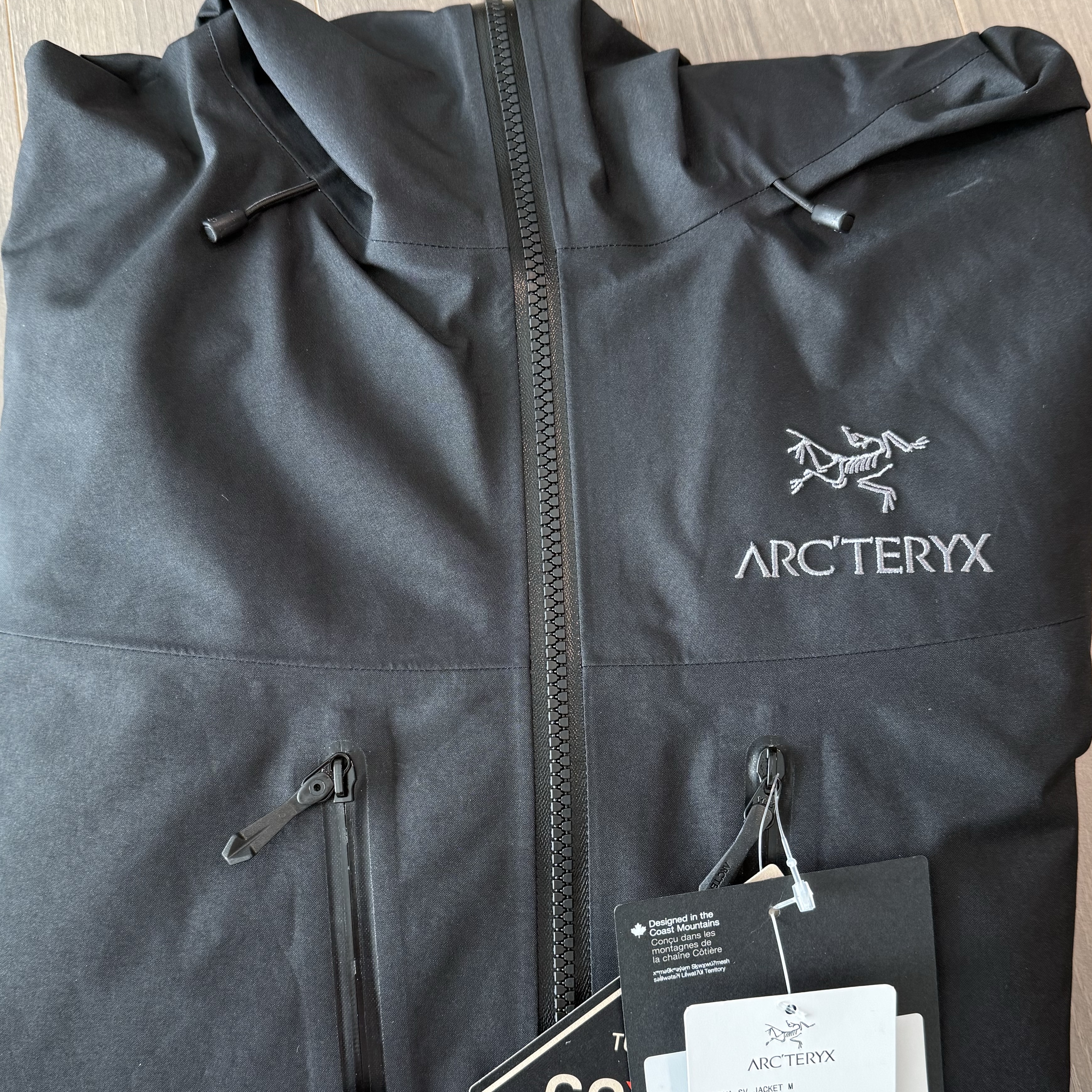 Arc'teryx Alpha SV Jacket Black 착용 스타일 - 1