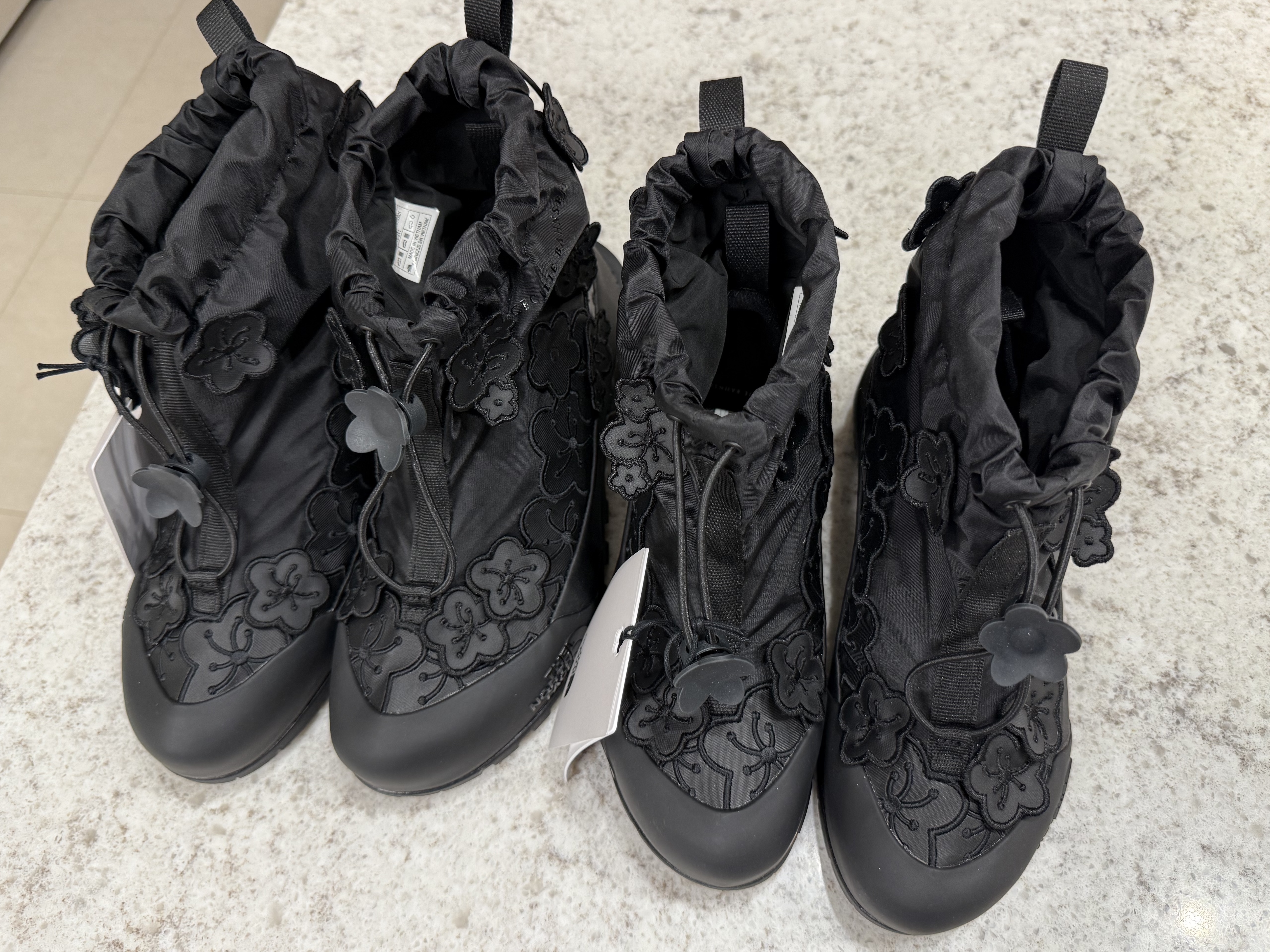 The North Face x Cecilie Bahnsen Glenclyffe Gaiter TNF Black 착용 스타일 - 3
