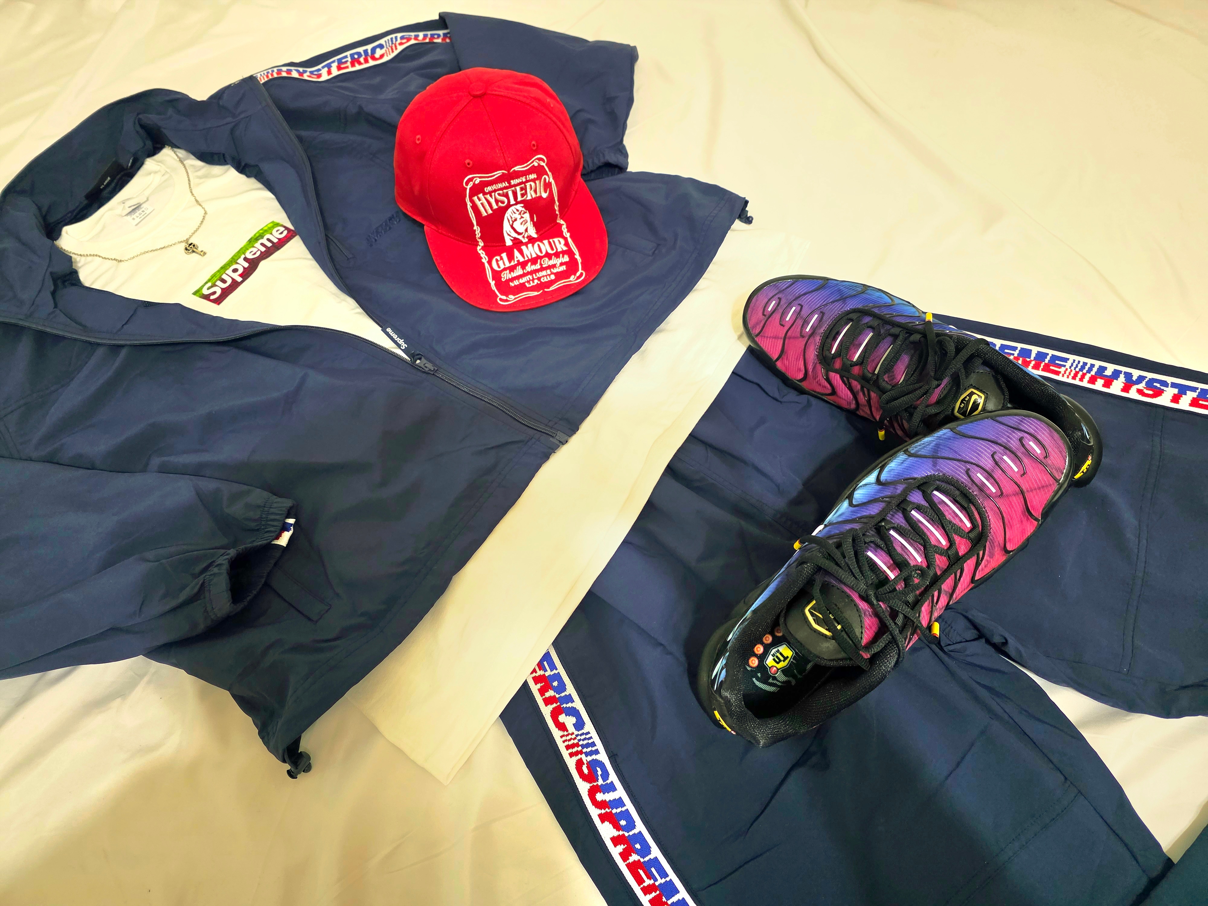 Supreme x Hysteric Glamour Track Jacket Navy - 24FW, Supreme x Hysteric Glamour Track Pant Navy - 24FW 착용 스타일 - 1