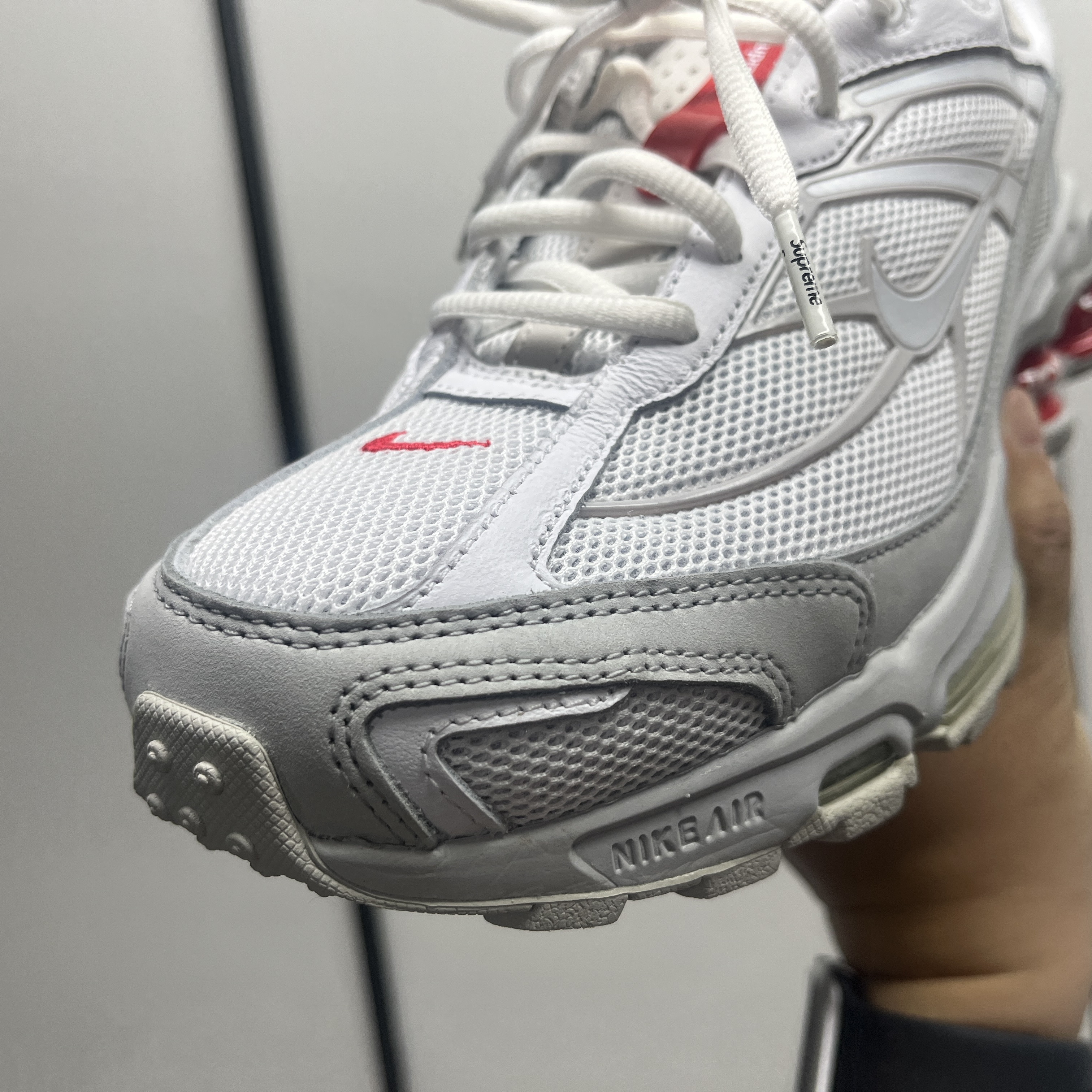 Nike x Supreme Shox Ride 2 SP White 착용 스타일 - 4
