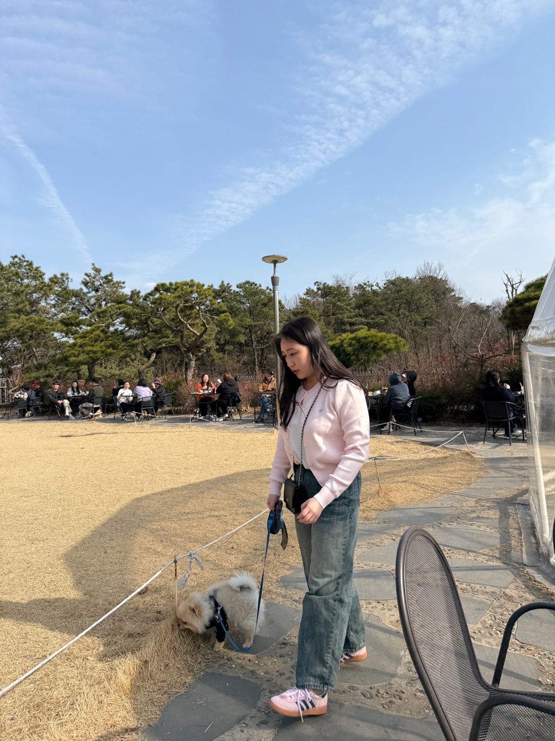 (W) 아디다스 스페지알 핸드볼 클리어 핑크, 샤넬 클래식 체인 지갑 그레인드 카프스킨 & 실버 메탈 블랙 착용 스타일 - 1
