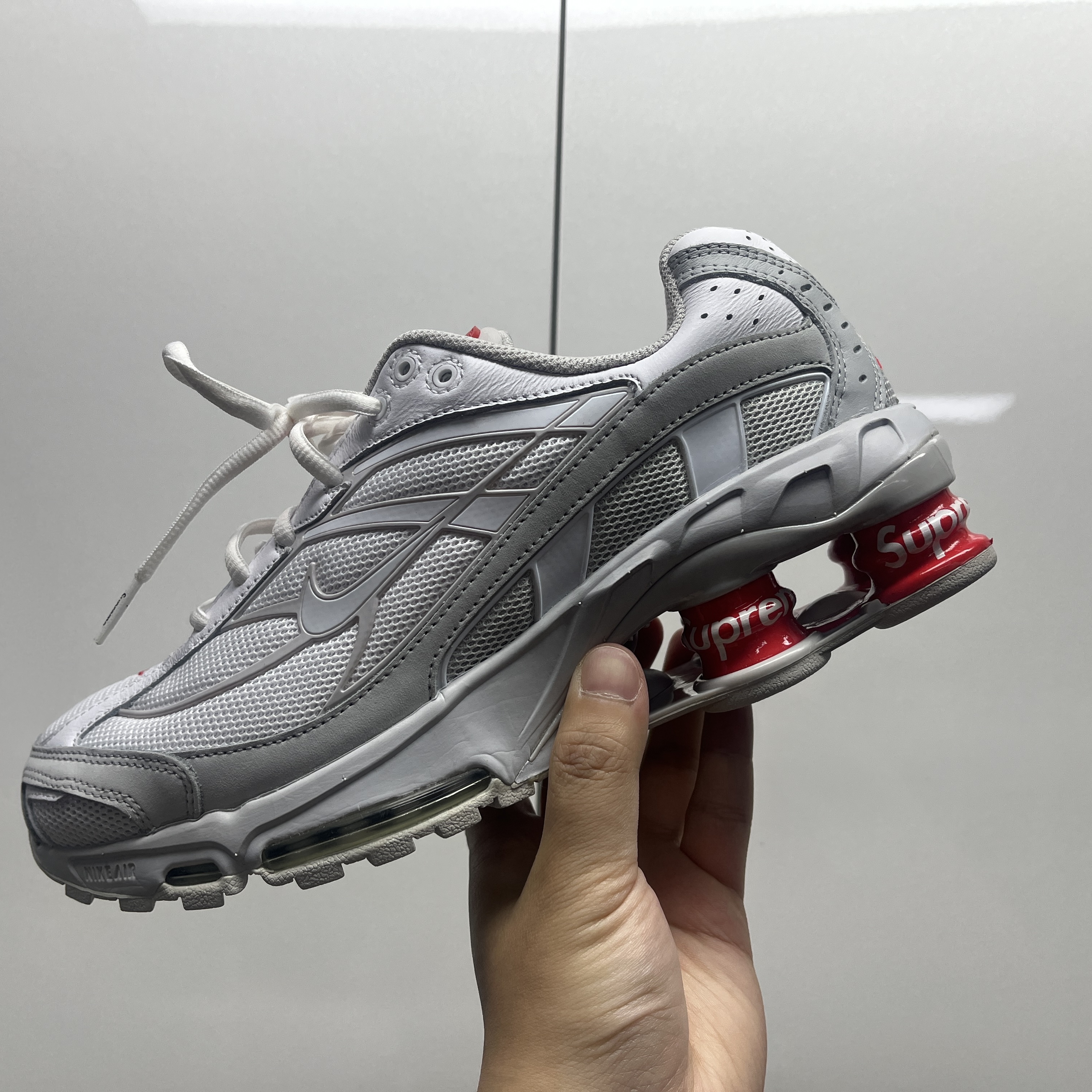 Nike x Supreme Shox Ride 2 SP White 착용 스타일 - 1