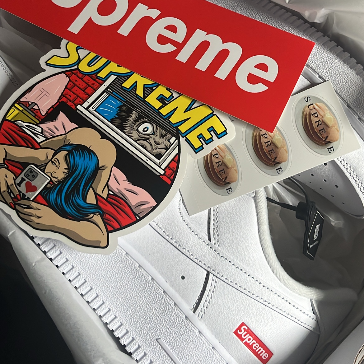 Nike x Supreme Air Force 1 Low White 착용 스타일
