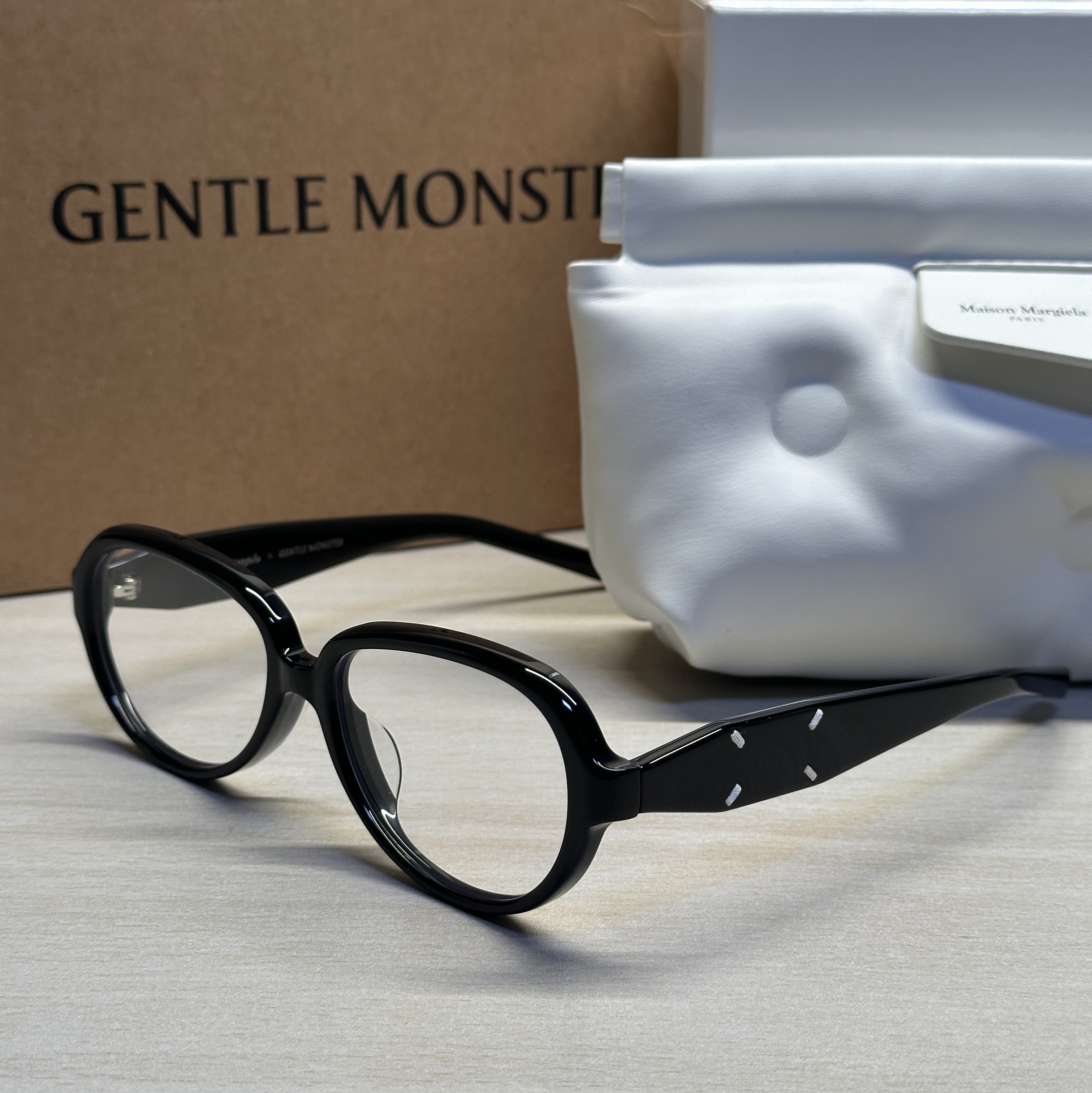 Gentle Monster x Maison Margiela MM211 Black Clear 착용 스타일