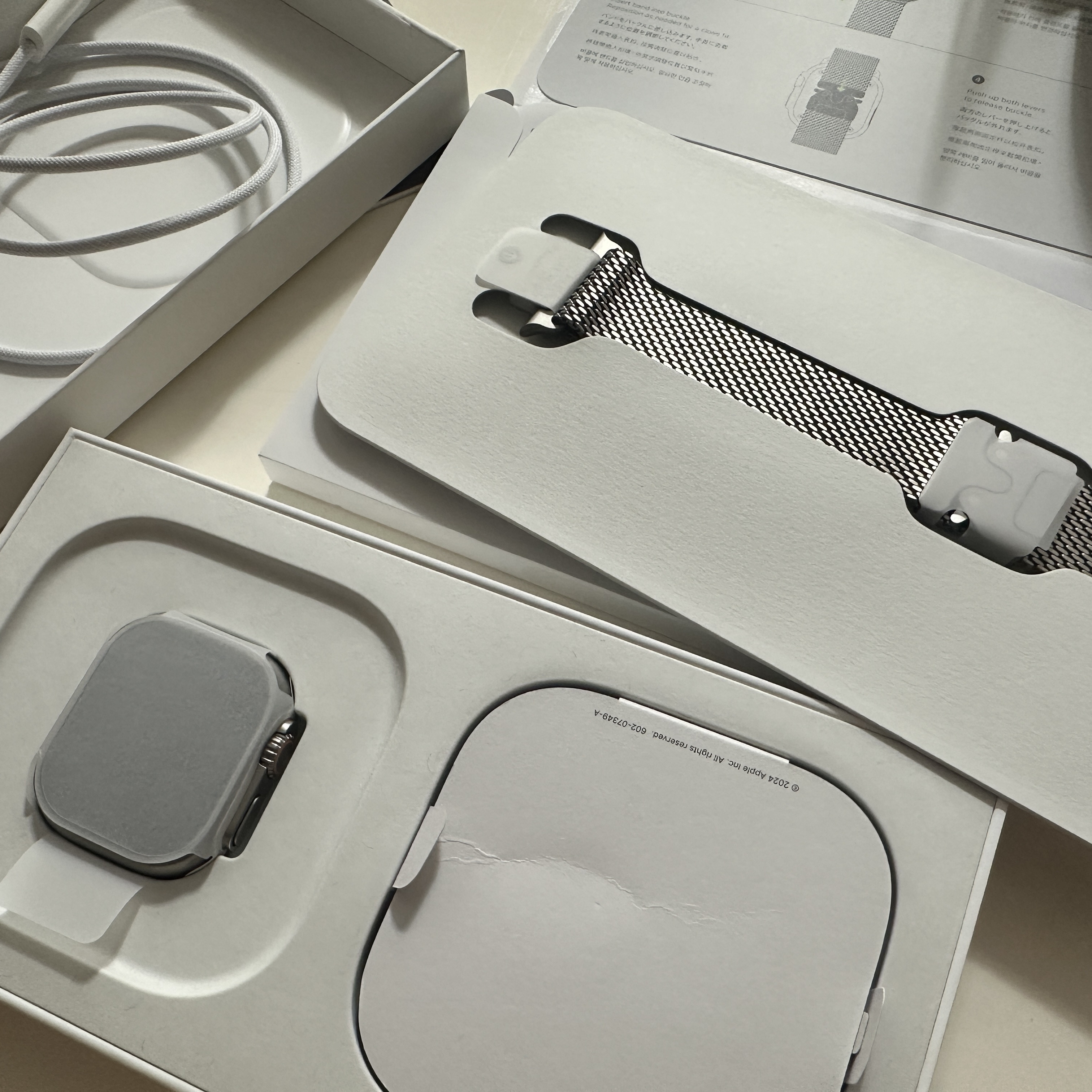 Apple Watch Ultra 2 49mm Titanium Case with S Alpine Loop Olive (Korean Ver.) 착용 스타일 - 2