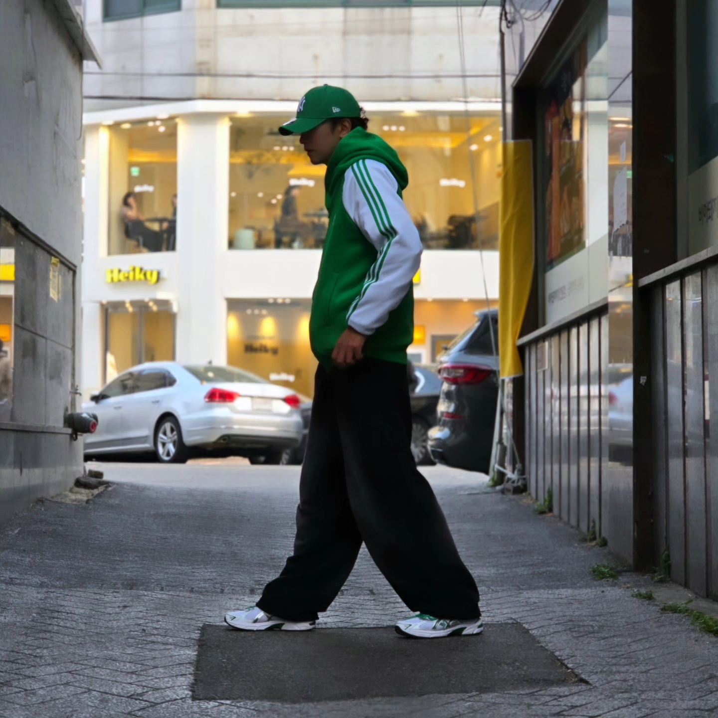 Adidas SST Track Top Wonder White Collegiate Green - KR Sizing, Adidas SST Track Top Wonder White Collegiate Green - US Sizing 착용 스타일 - 4