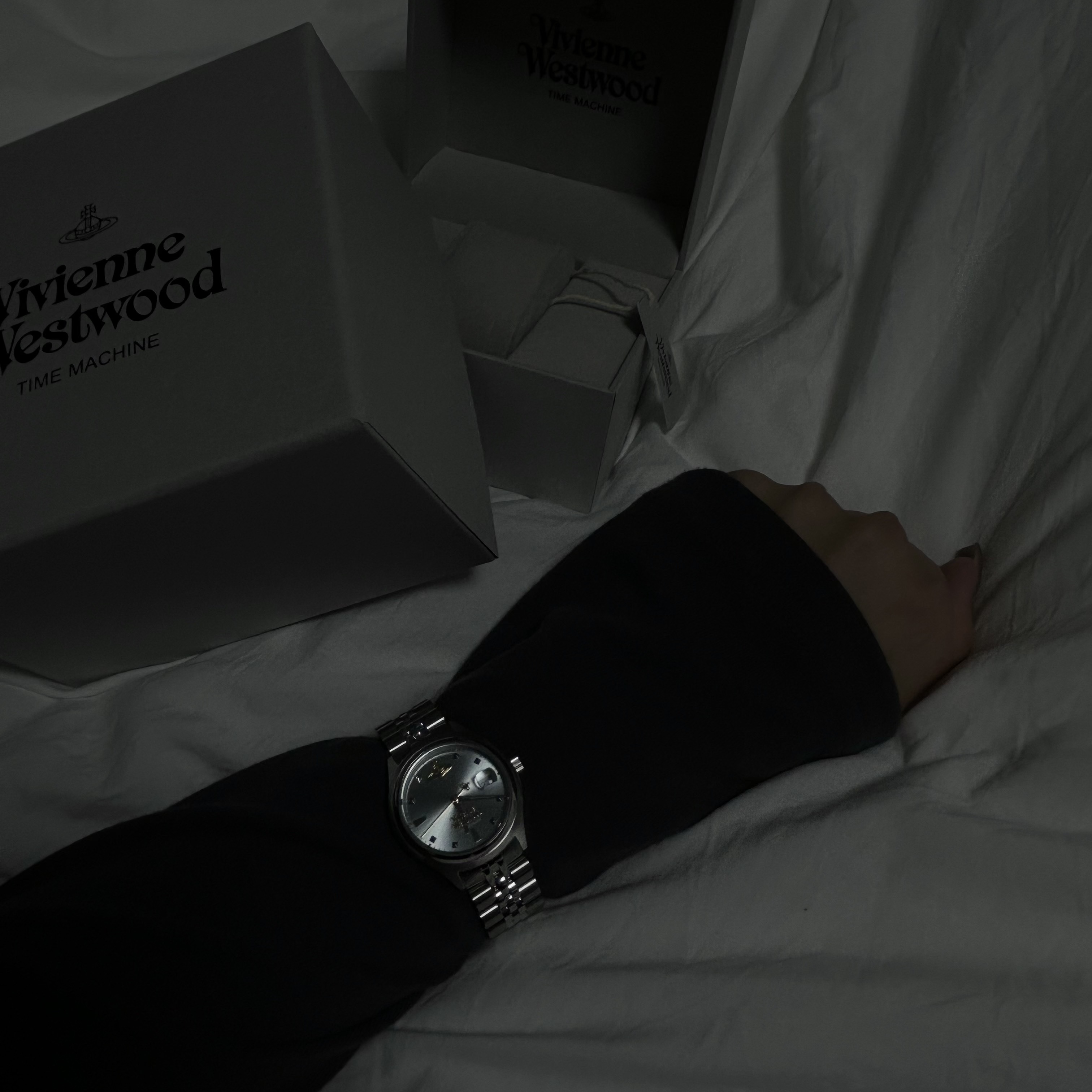 (W) Vivienne Westwood Little Camberwell 29mm Blue Silver 착용 스타일 - 3
