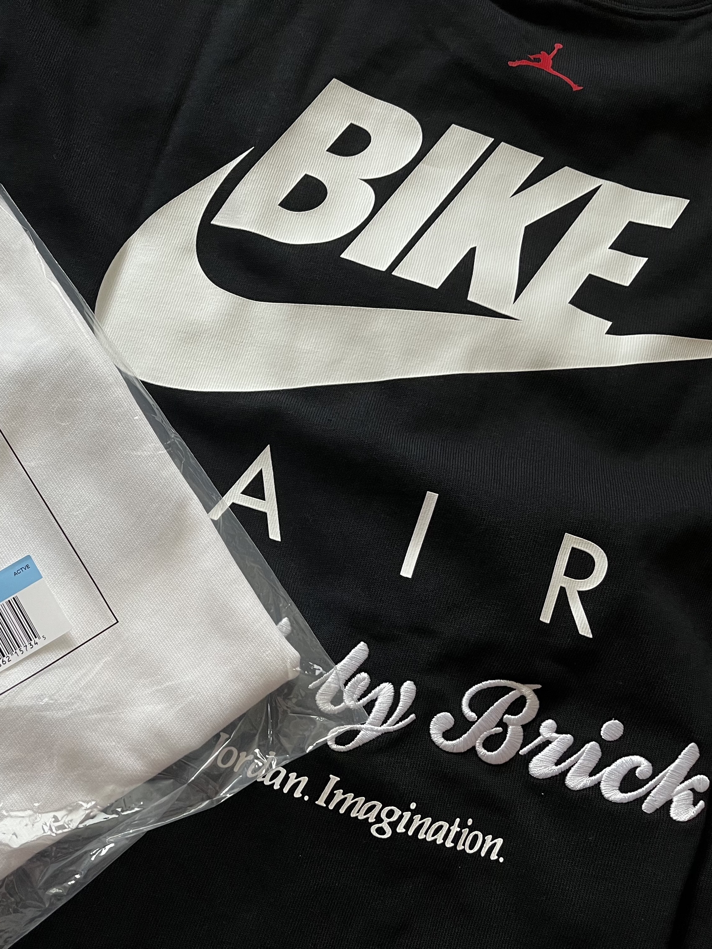 Jordan x Nigel Sylvester T-Shirt Black (HQ1736-010), Jordan x Nigel Sylvester T-Shirt White (HQ1736-100) 착용 스타일 - 1