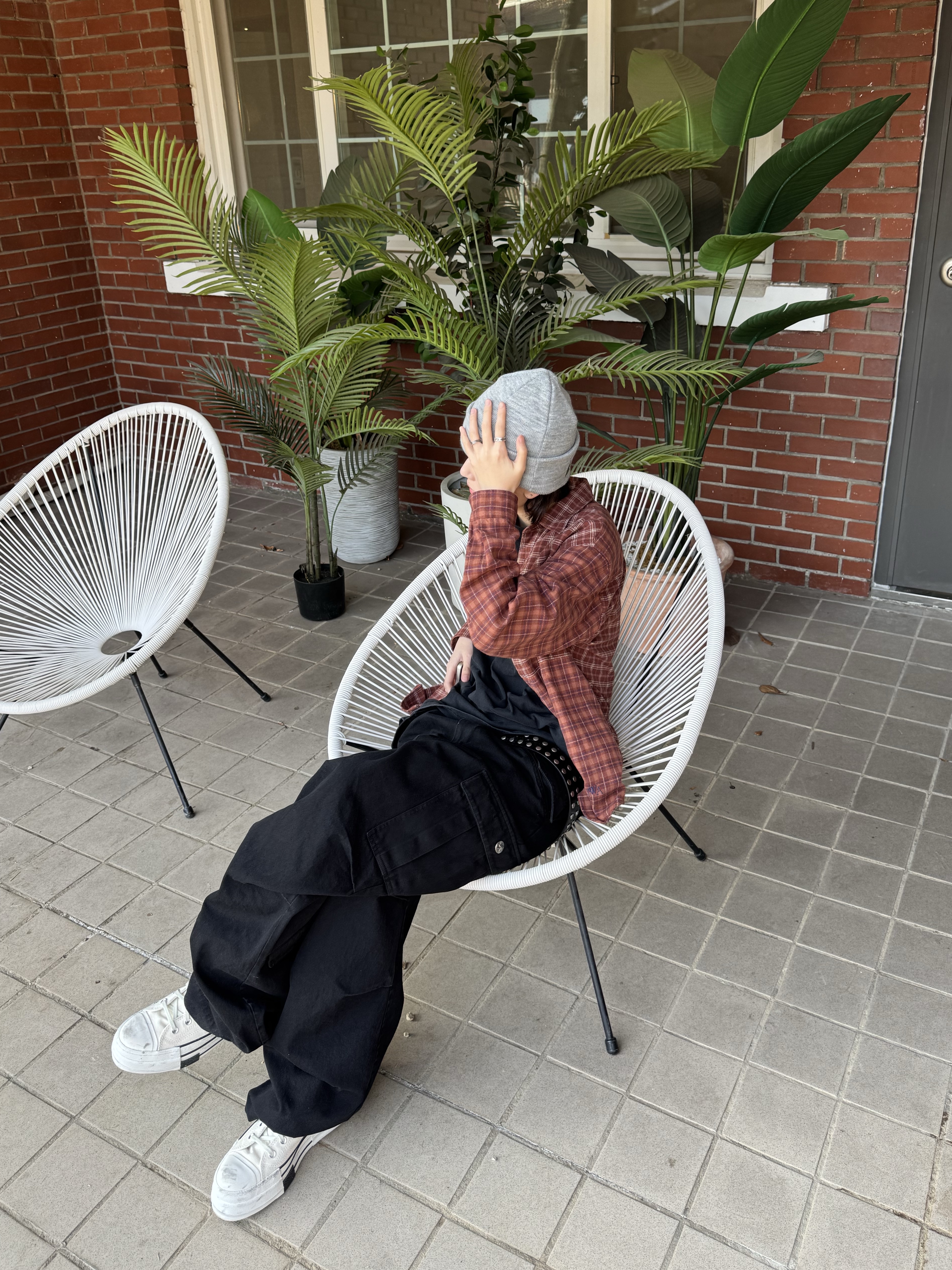 Converse x Drkshdw DBL Drkstar Chuck 70 Ox Natural Ivory, Supreme New Era Box Logo Beanie Heather Grey - 23FW 착용 스타일 - 1