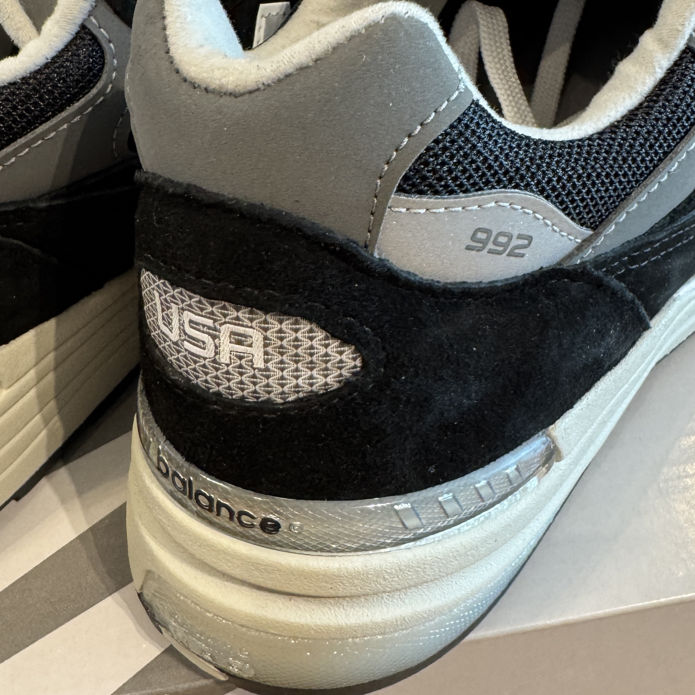 New Balance 992 Made in USA Core Black Grey, New Balance 992 Made in USA Black 착용 스타일 - 5