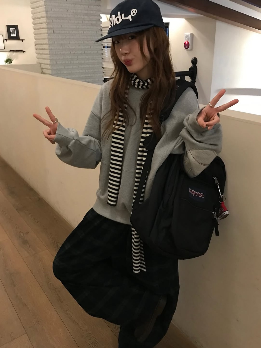 Jansport Big Student Backpack Black, Karactor Crumple Sweatshirt Melange Gray 착용 스타일 - 1
