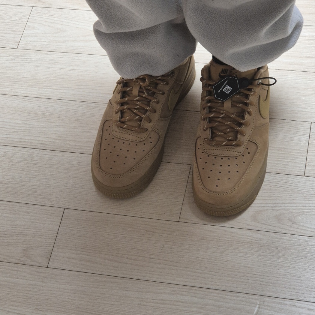 (W) Nike Air Force 1 '07 WB Flax Wheat 착용 스타일