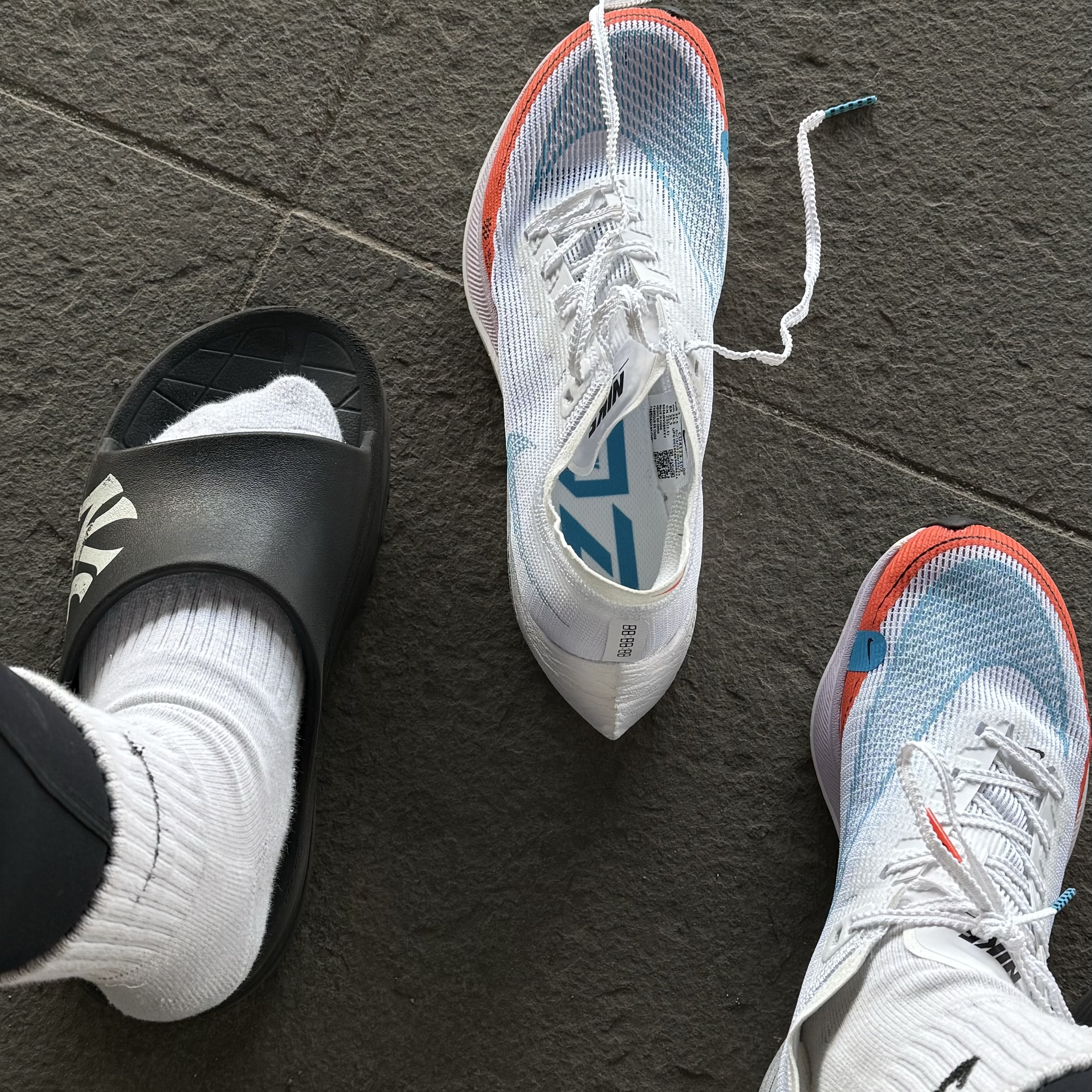 (W) Nike ZoomX Vaporfly Next% 2 White Laser Blue Rush Orange 착용 스타일 - 1