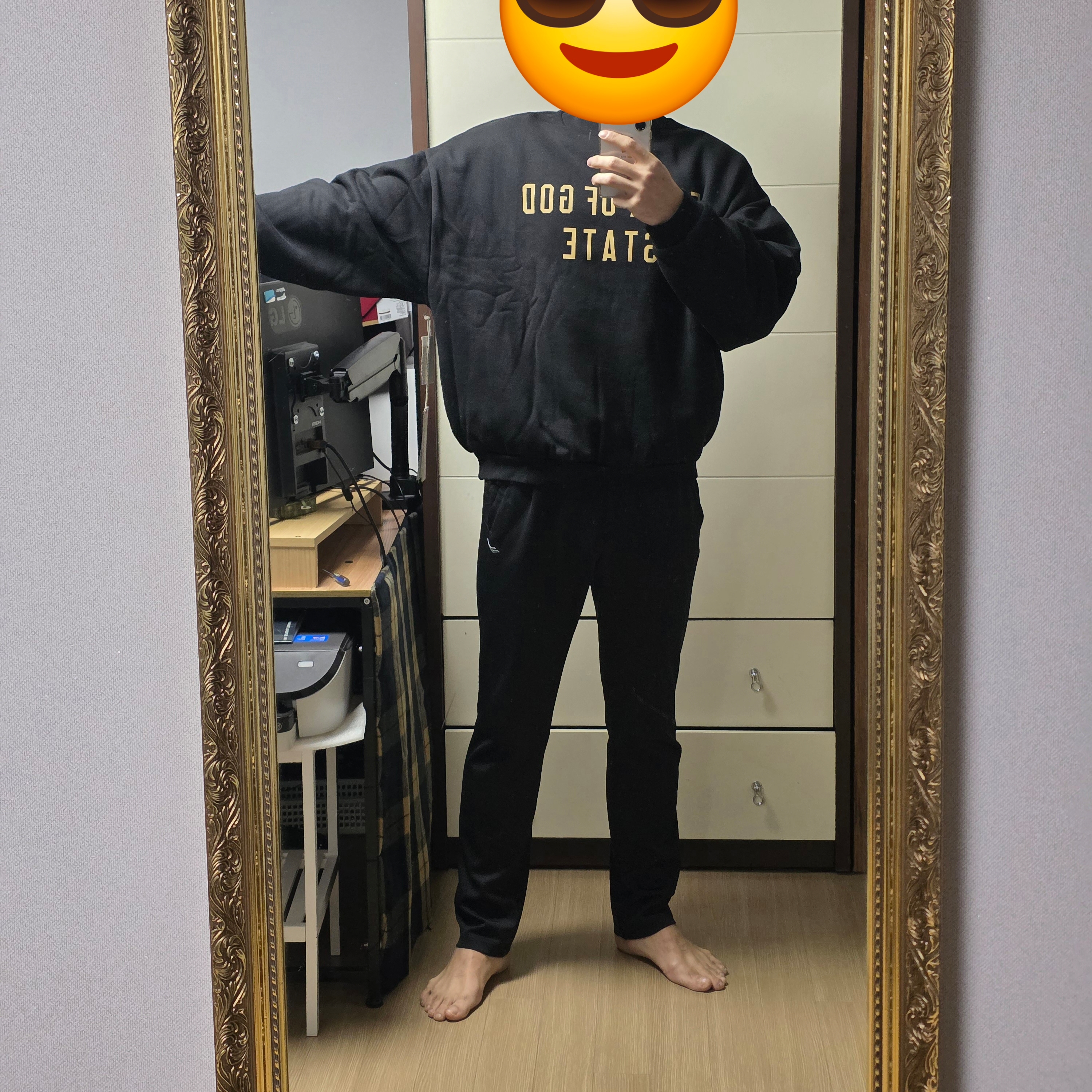 에센셜 플리스 스테이트 크루넥 블랙 - 24FW 착용 스타일