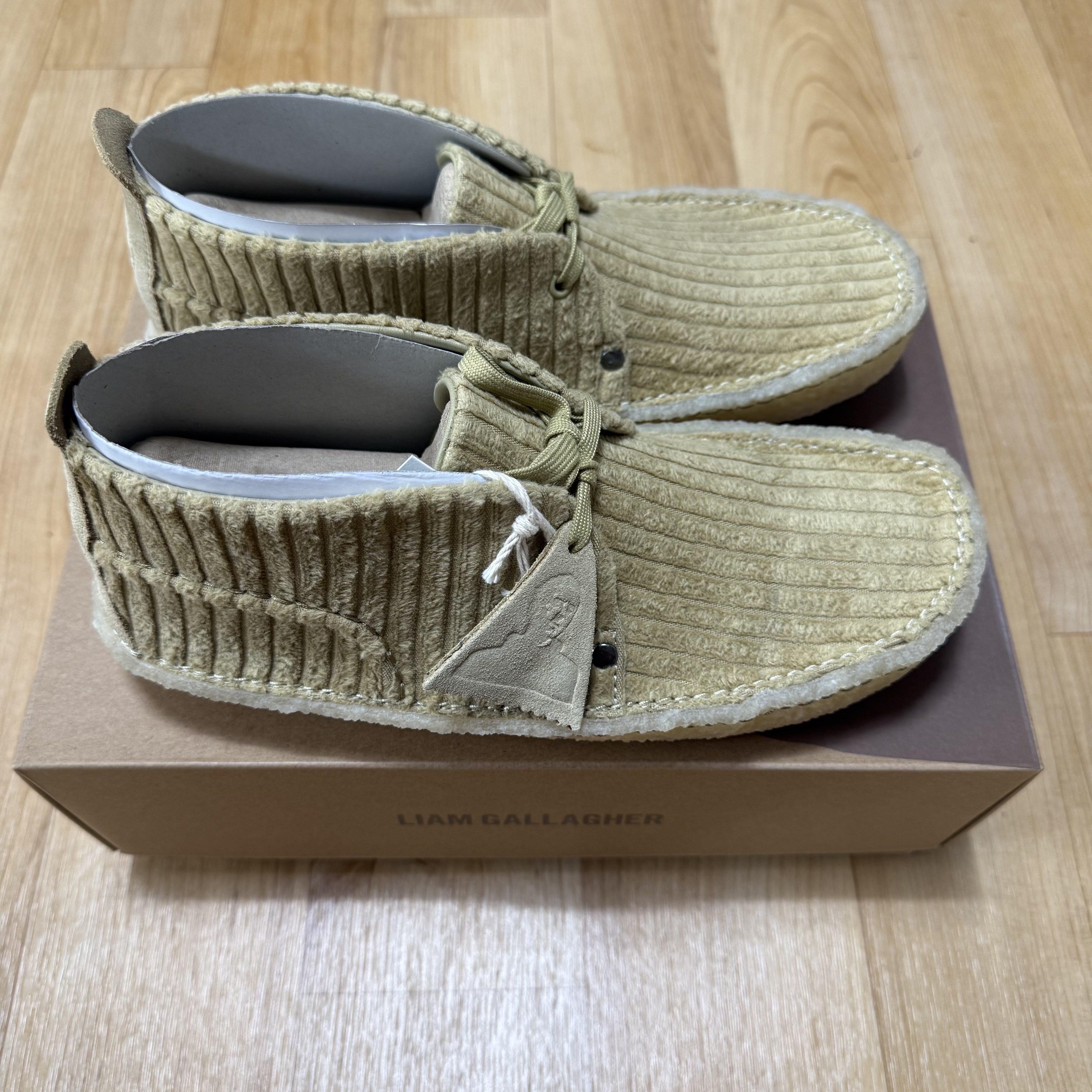 Clarks x Liam Gallagher Desert Rain Maple Cord 착용 스타일 - 4