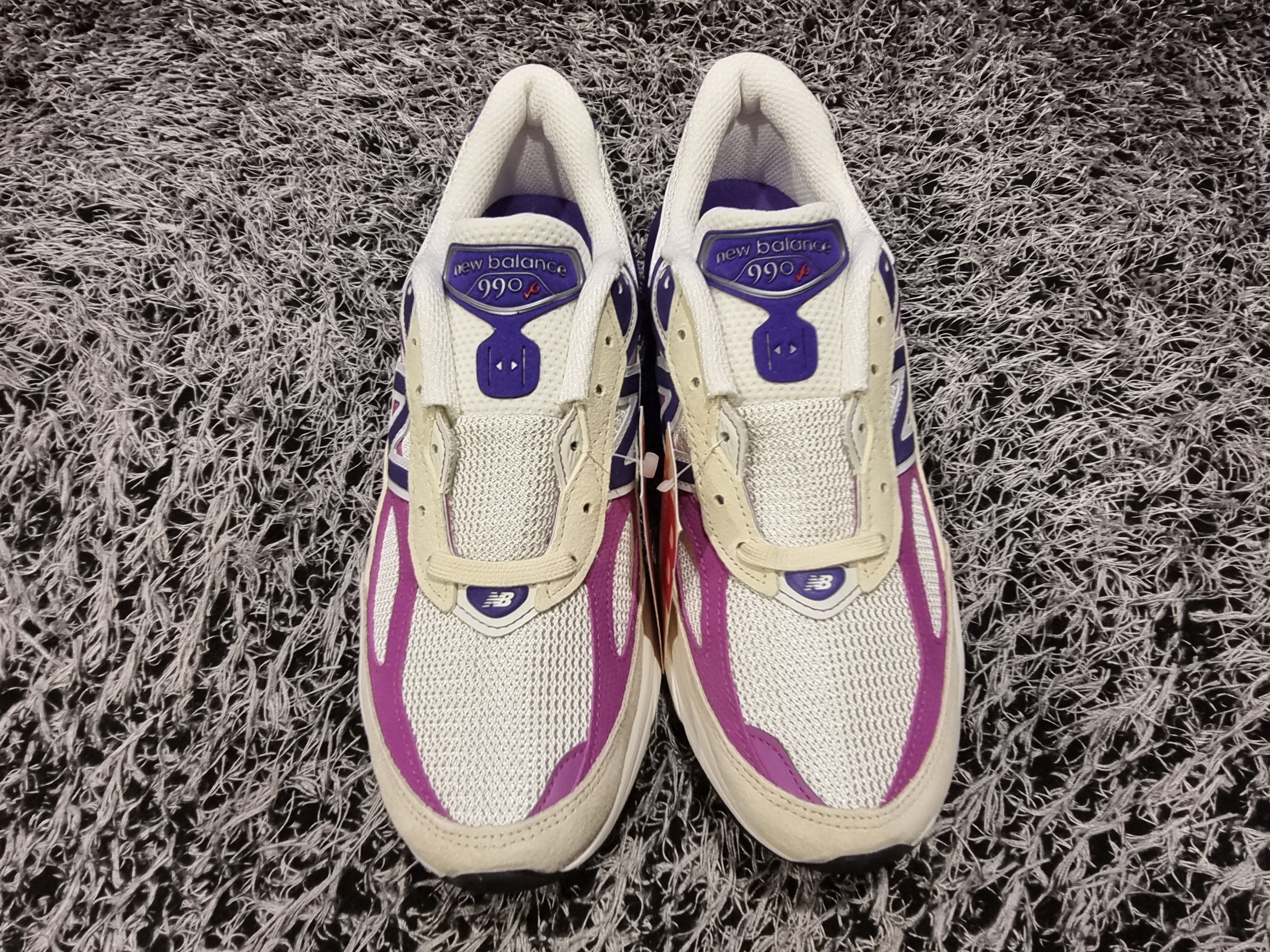 New Balance 990v6 Made in USA Limestone Magenta 착용 스타일 - 4