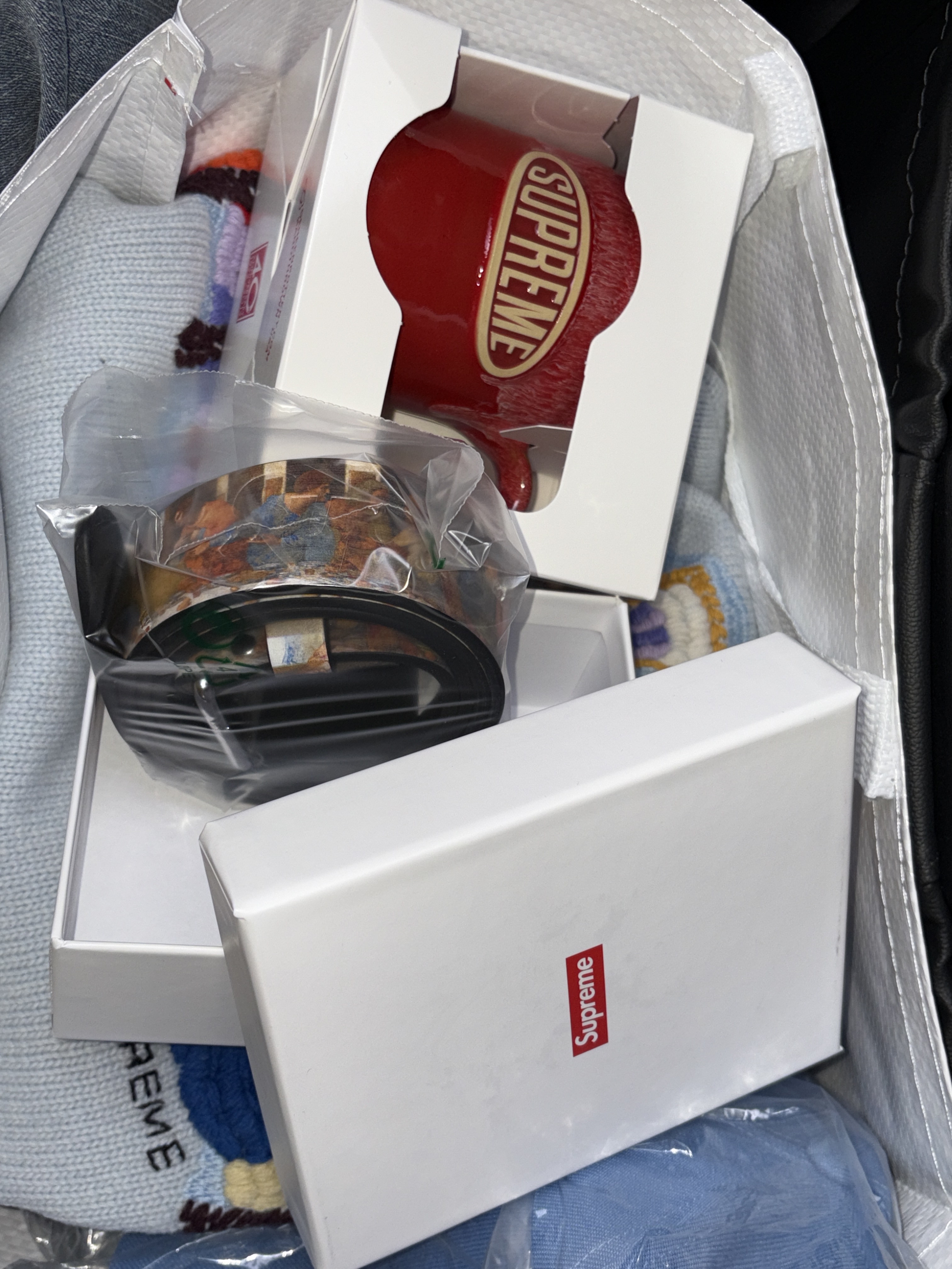Supreme Last Supper Leather Belt Multicolor - 25SS, Supreme x Deneen Camper Mug Red - 25SS 착용 스타일