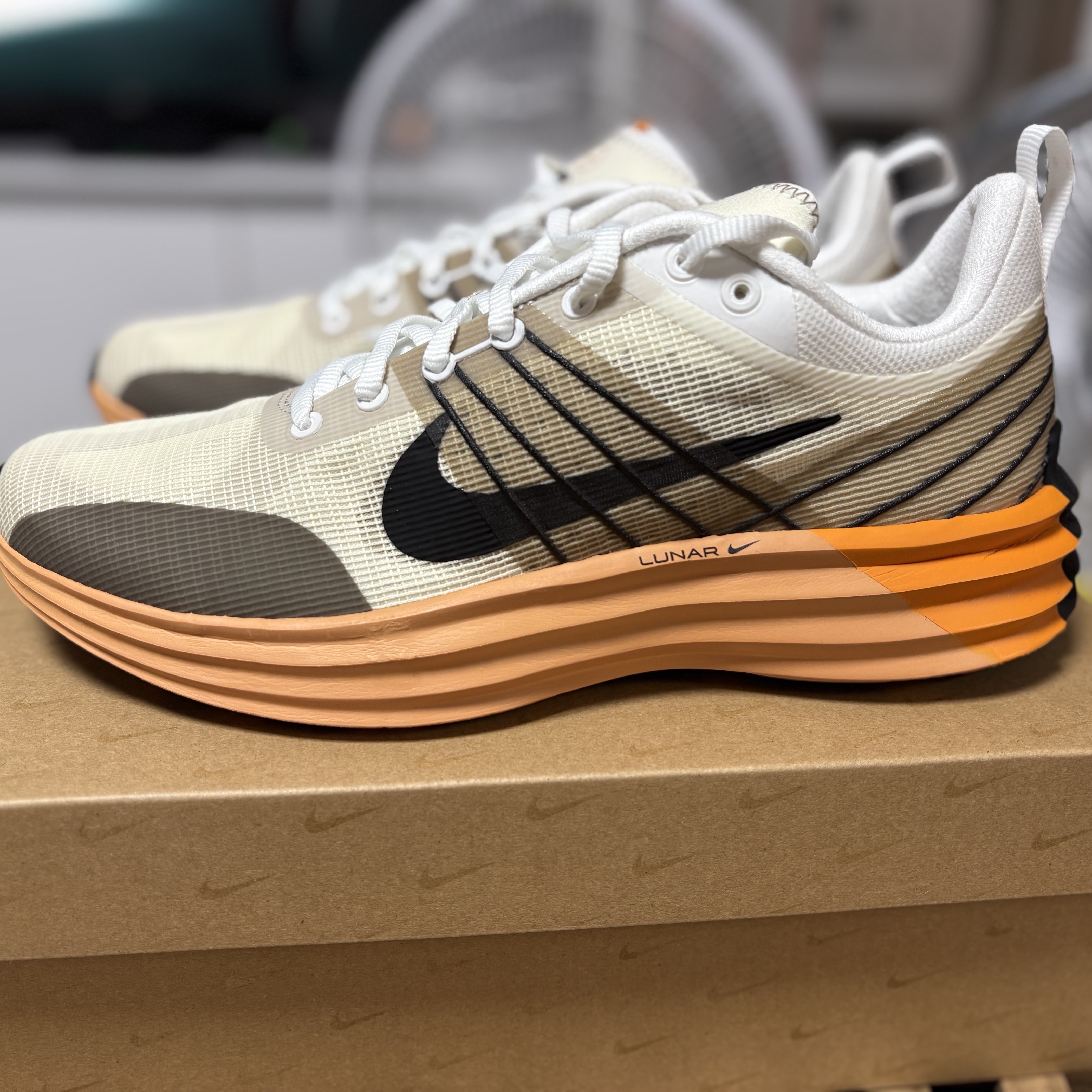 Nike Lunar Roam Summit White Coconut Milk 착용 스타일 - 1
