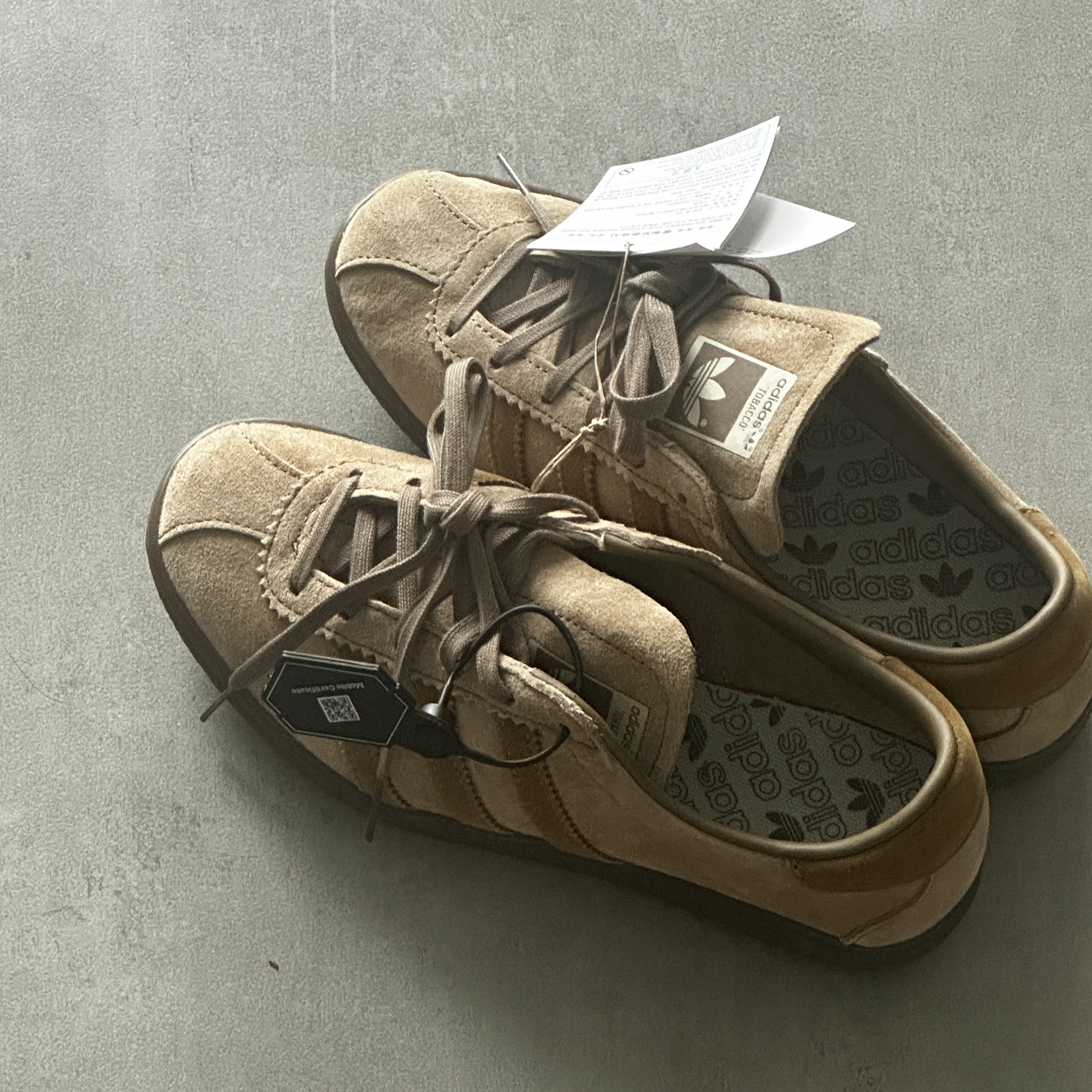 Adidas Tobacco Pantone Mesa 착용 스타일 - 2