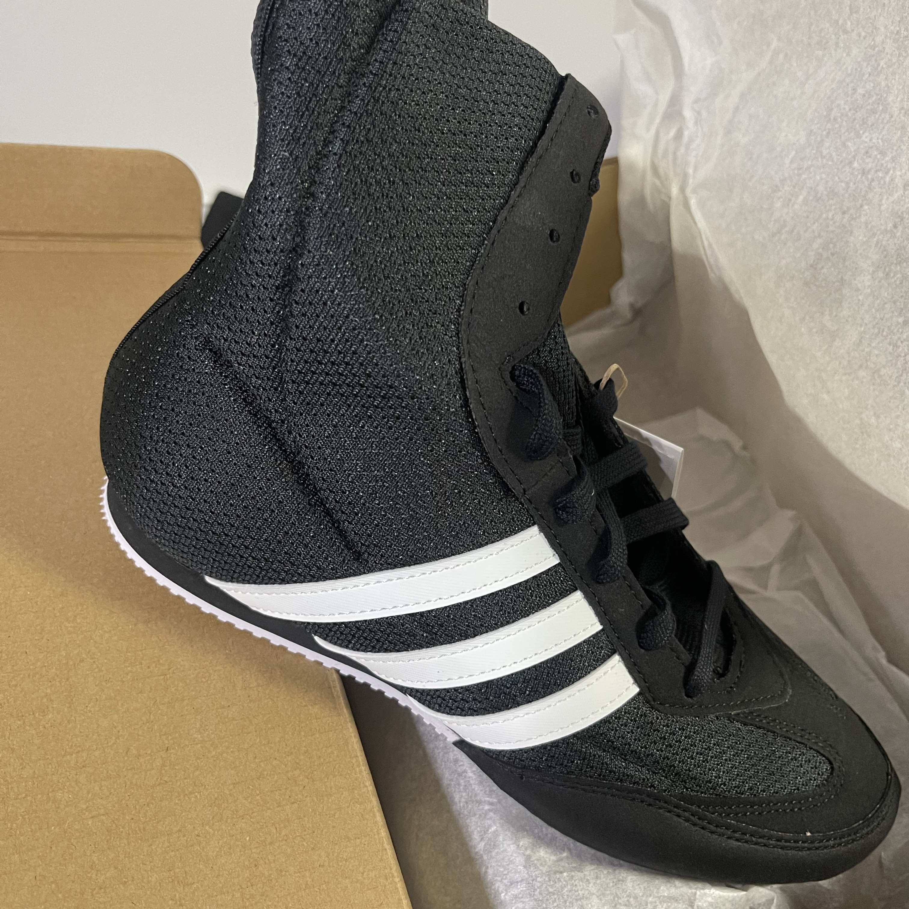 Adidas Box Hog 2.0 Boots Core Black Cloud White 착용 스타일