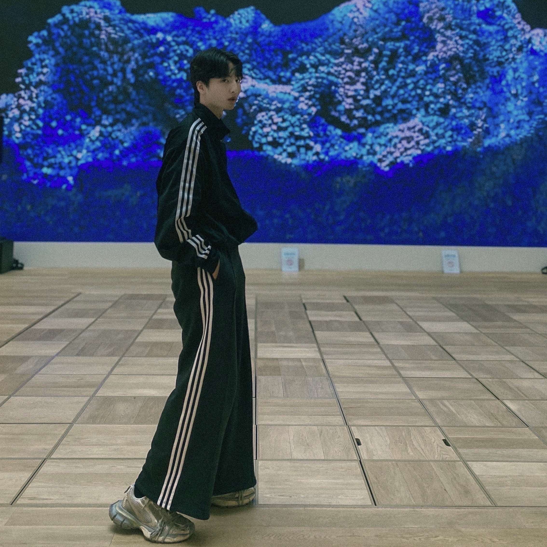 Adidas Originals Beckenbauer Track Jacket Black - KR Sizing, (W) Adidas Essentials 3-Stripes French Terry Wide Pants Black - KR Sizing 착용 스타일 - 2