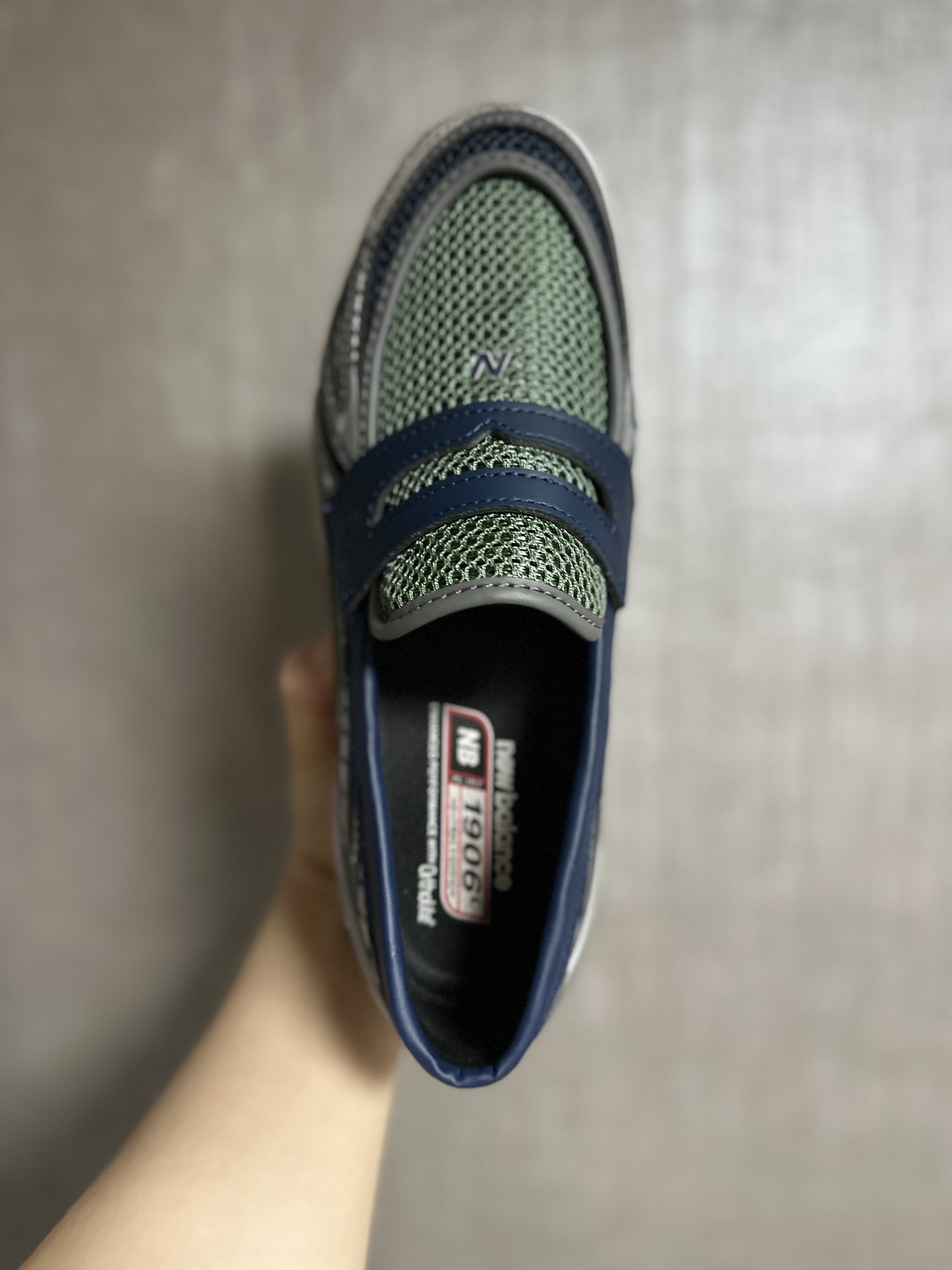 New Balance 1906L Silver Metallic Navy 착용 스타일 - 2