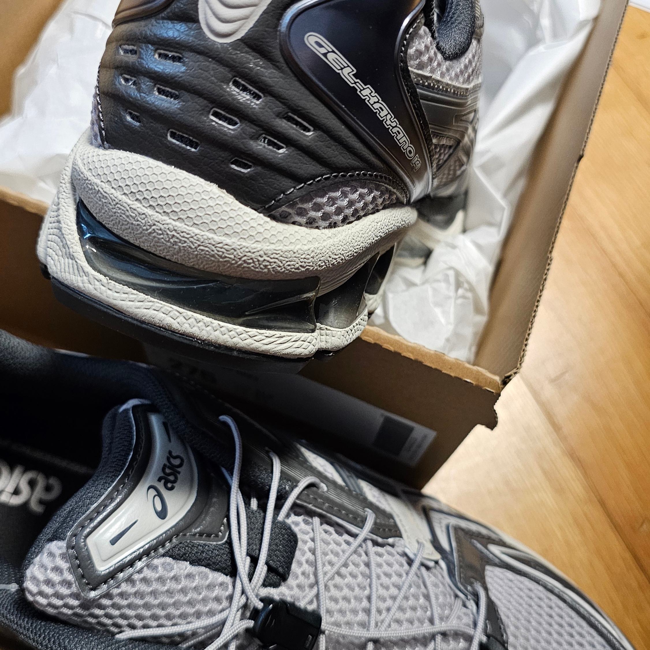 Asics Unlimited Gel-Kayano 14 Oyster Grey Clay Grey 착용 스타일