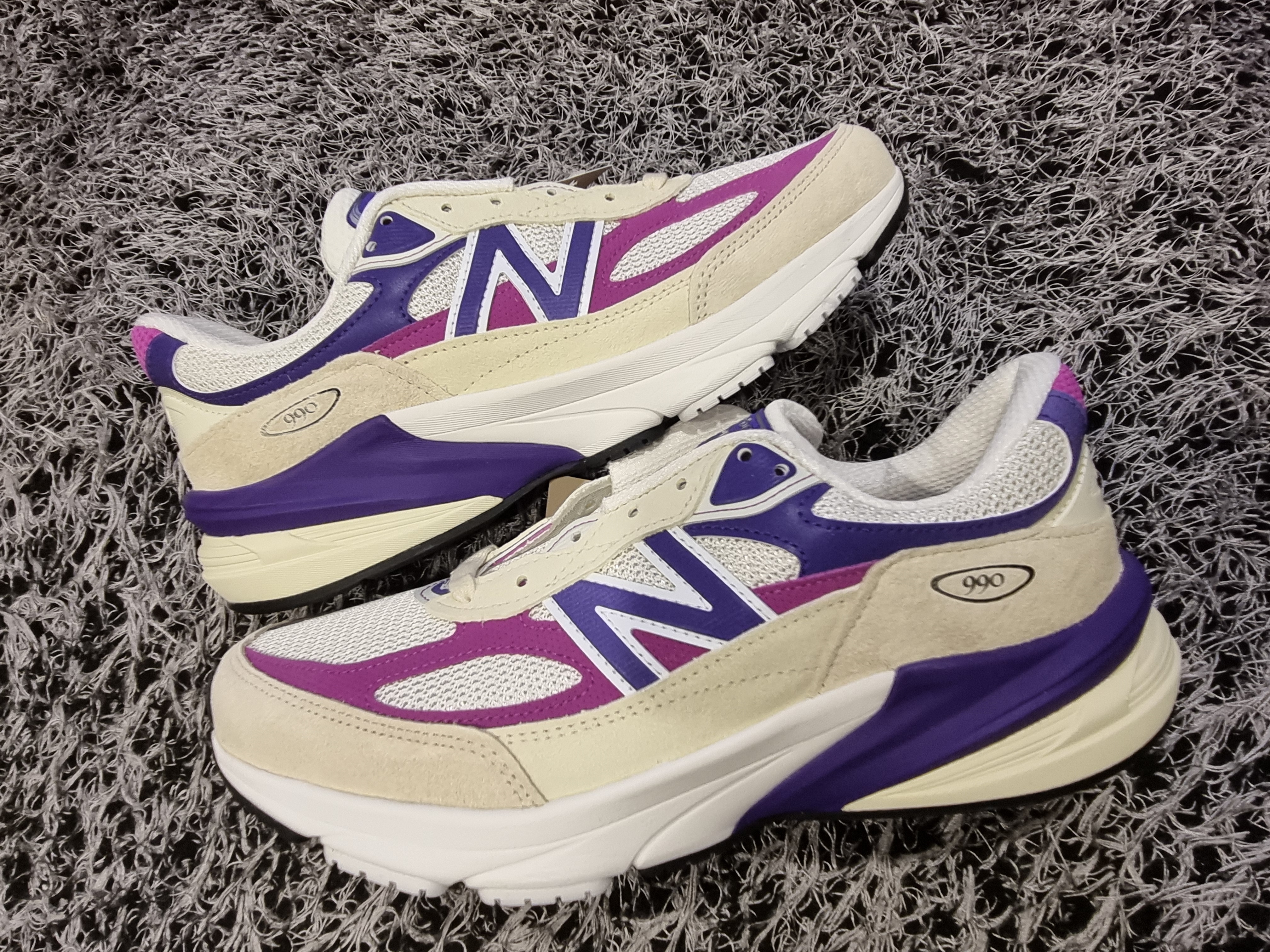 New Balance 990v6 Made in USA Limestone Magenta 착용 스타일 - 2