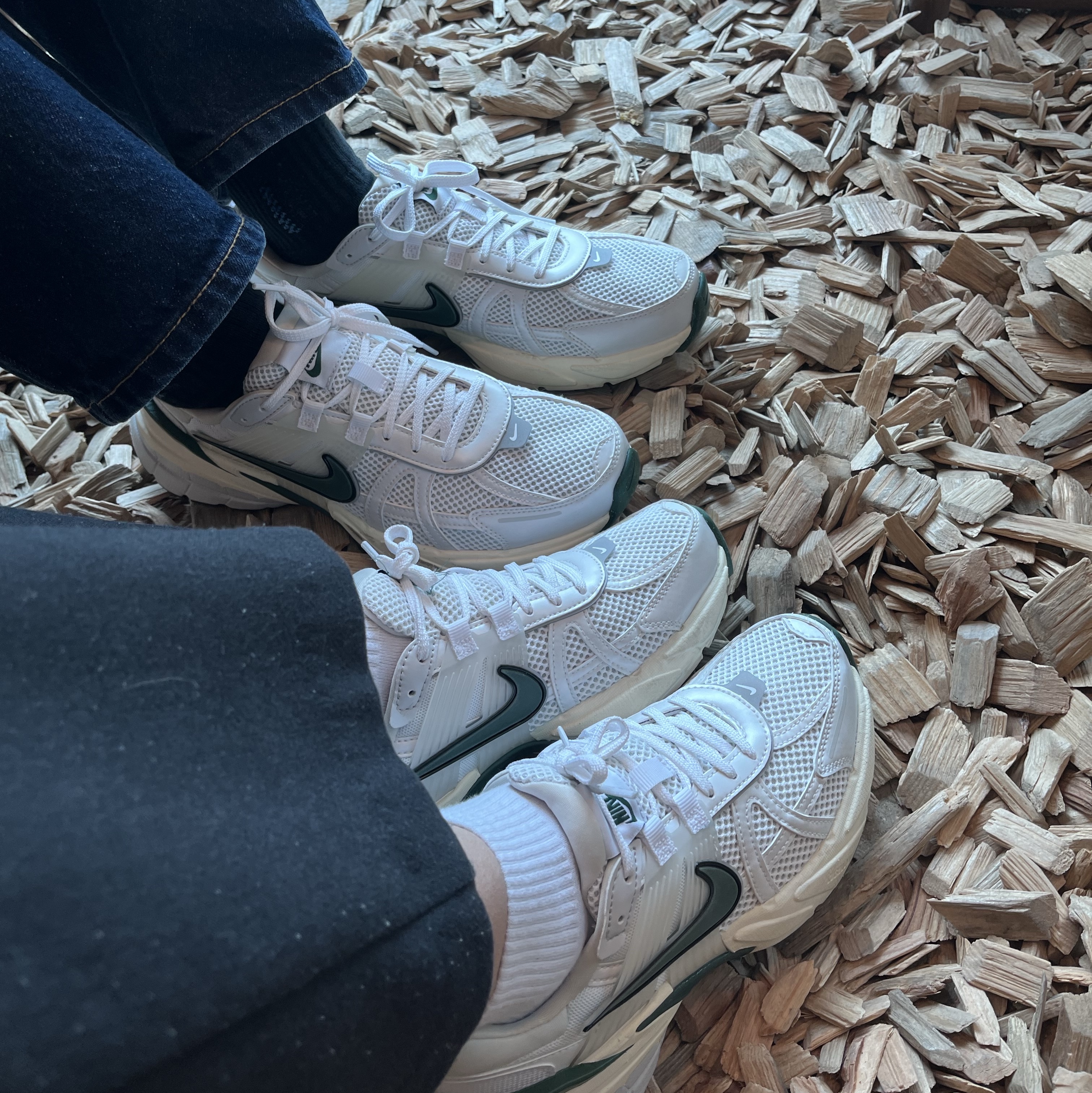 Nike V2K Run White Fir 착용 스타일